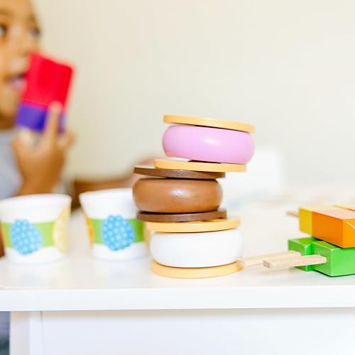 Miniatura 5 de Melissa & Doug Juego de helado de madera Frozen Treats (24 piezas) – Comida de juego y accesorios para niños pequeños y niños mayores de 3 años