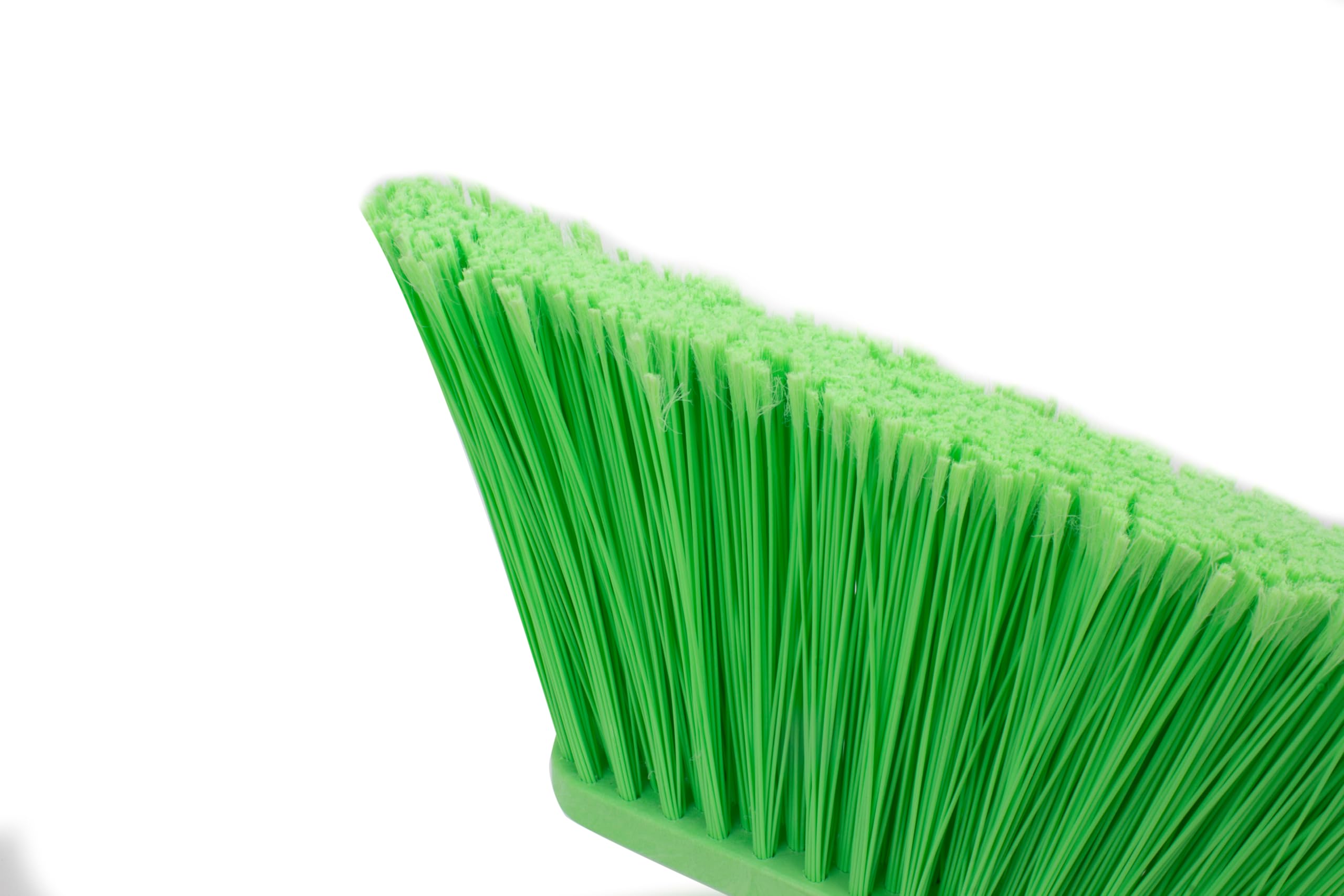 Balai plastique coudé idéal pour nettoyer un restaurant