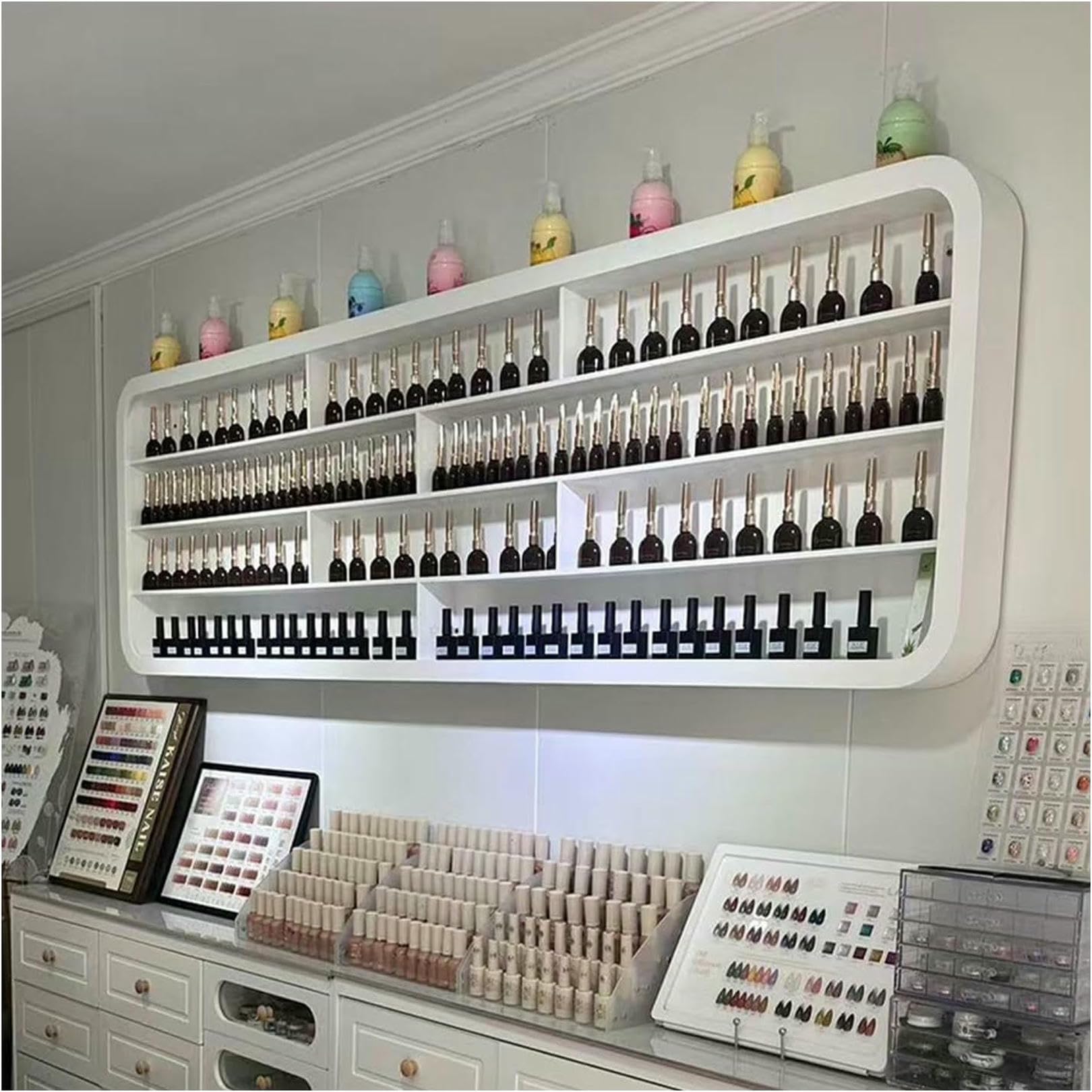 Rangement parfum mural pour organiser votre coiffeuse comme un salon de beauté