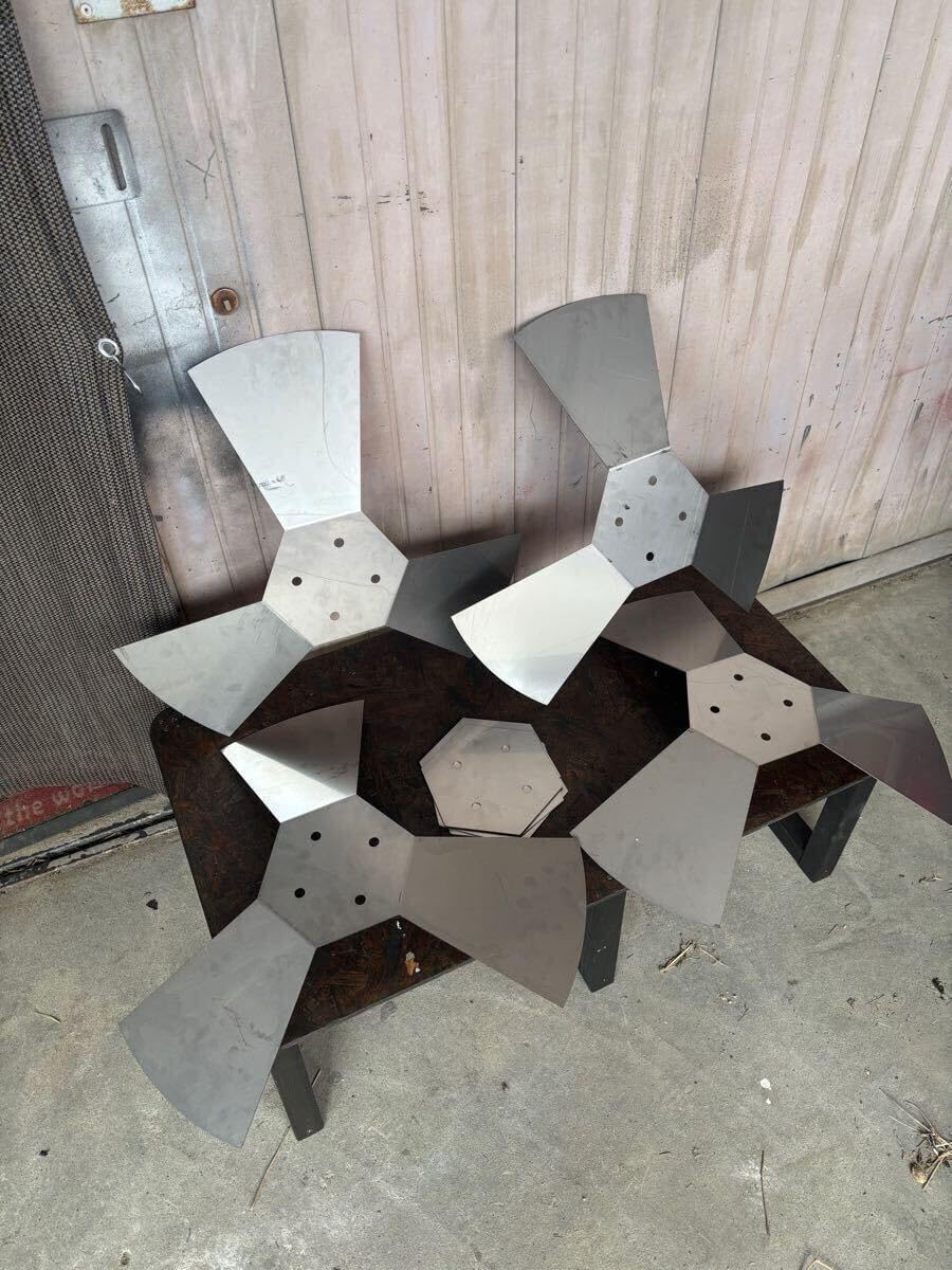 大型用22.5インチ ウロコステンレス製ホイールスピンナー デコトラ