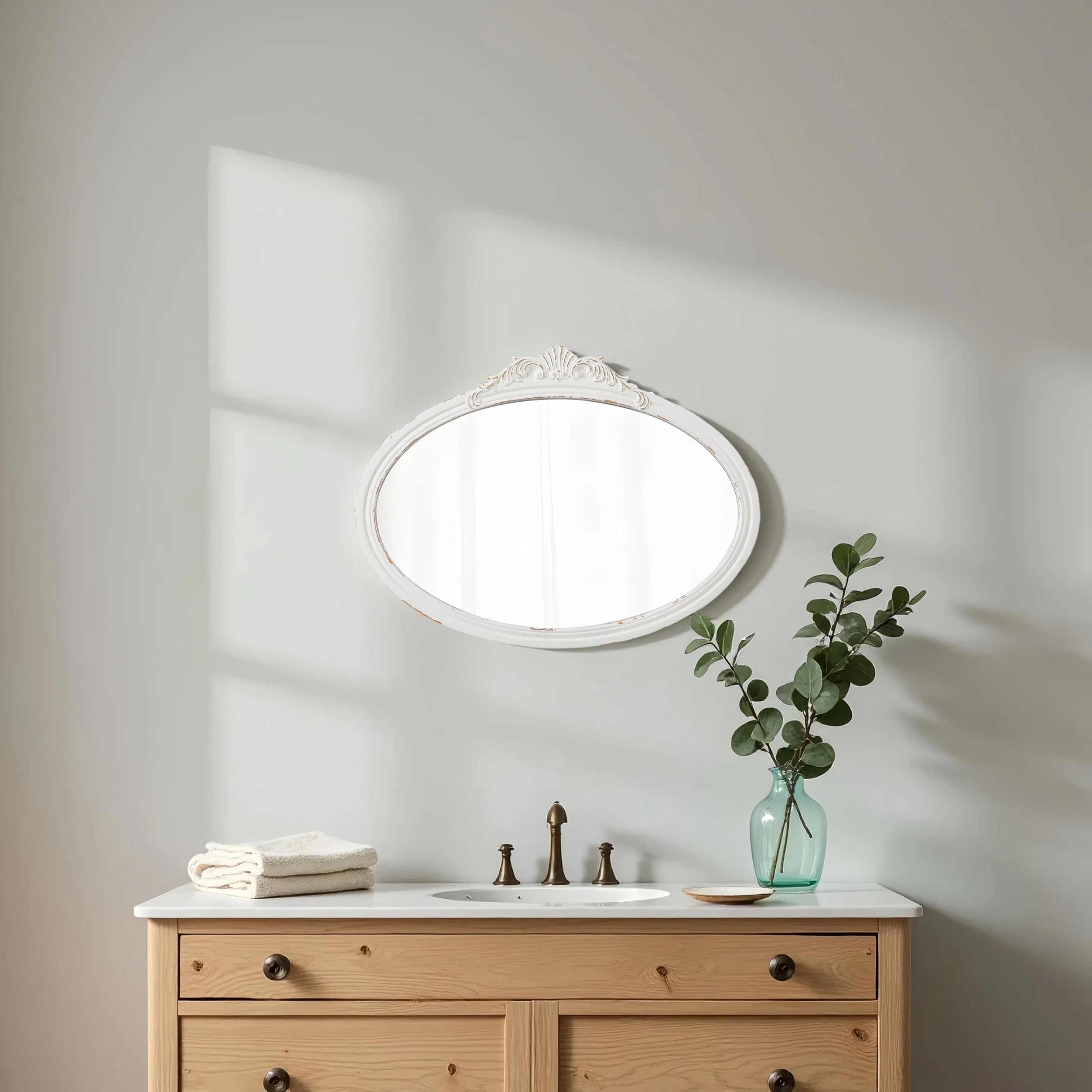Espejos de baño ovalados vintage para fregadero de 24 x 18 pulgadas, espejos antiguos Arendahl para colgar en la pared, espejos barrocos de madera blanca envejecida horizontal para sala de