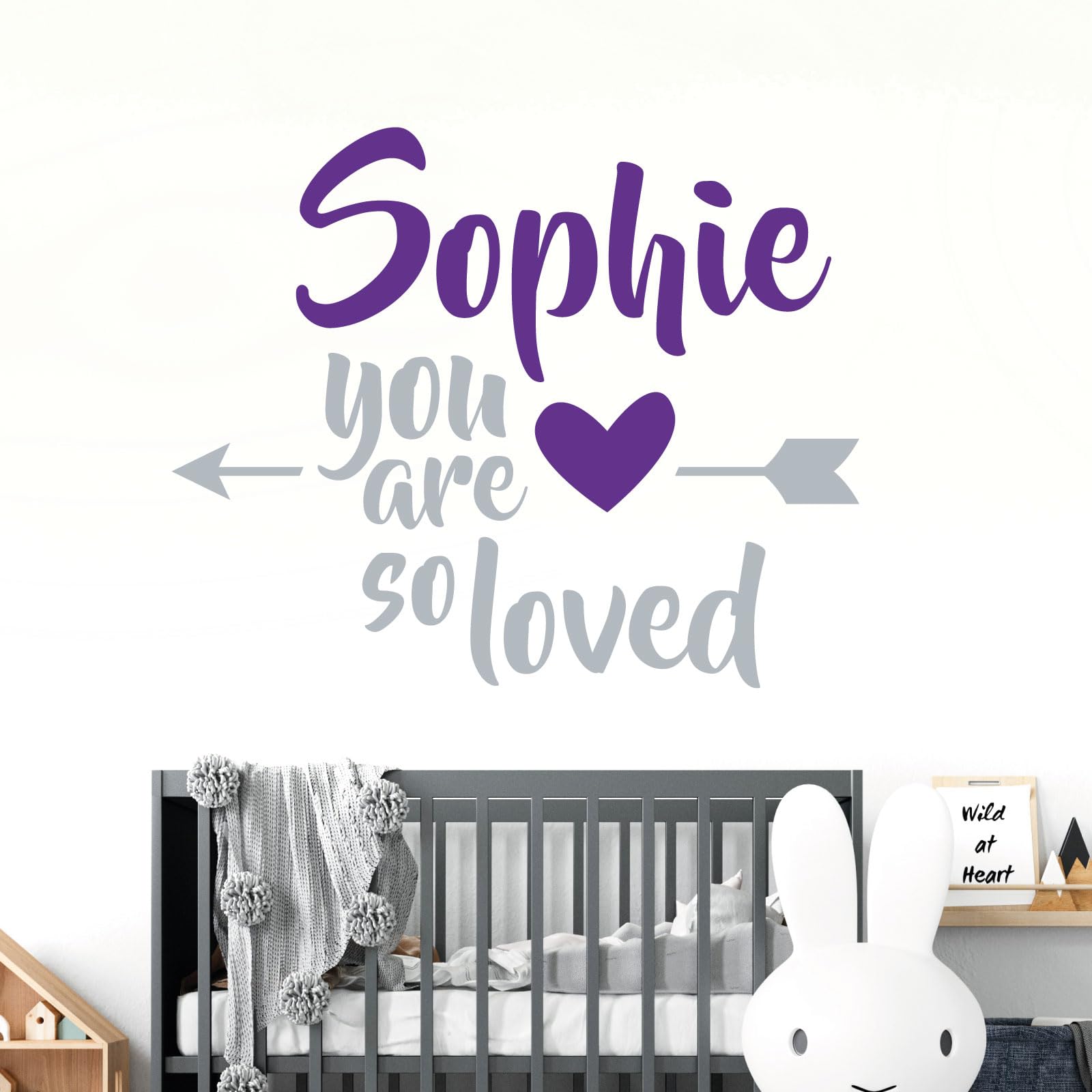 Adhesivo decorativo para pared con texto en inglés "You are so loved - con nombre personalizable, para habitación de niños, color lima"