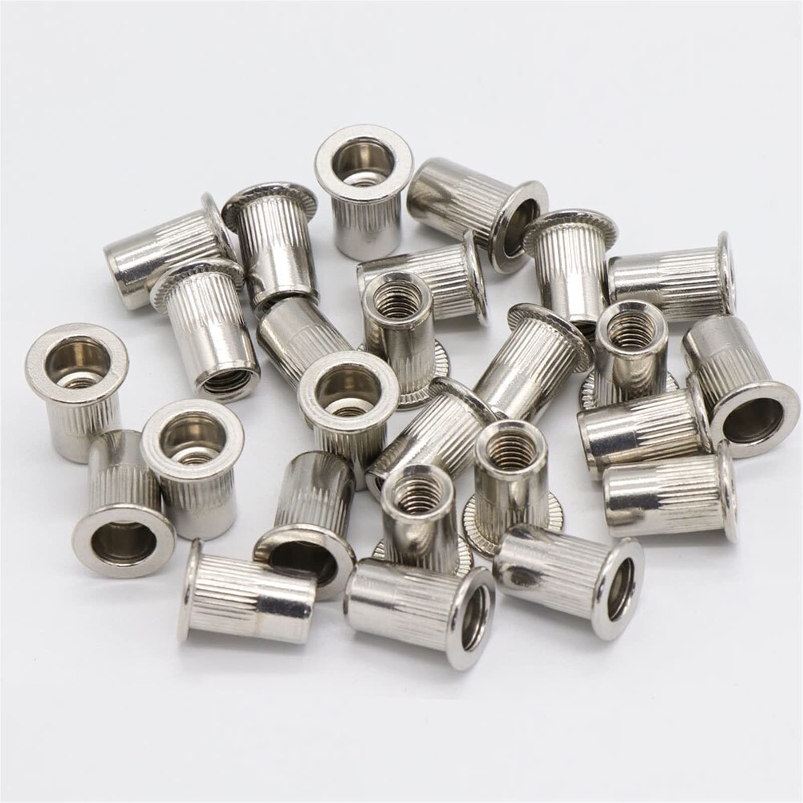 Rivets en acier inoxydable M8 pour éviter l'usure des filetages et stabiliser vos fixations