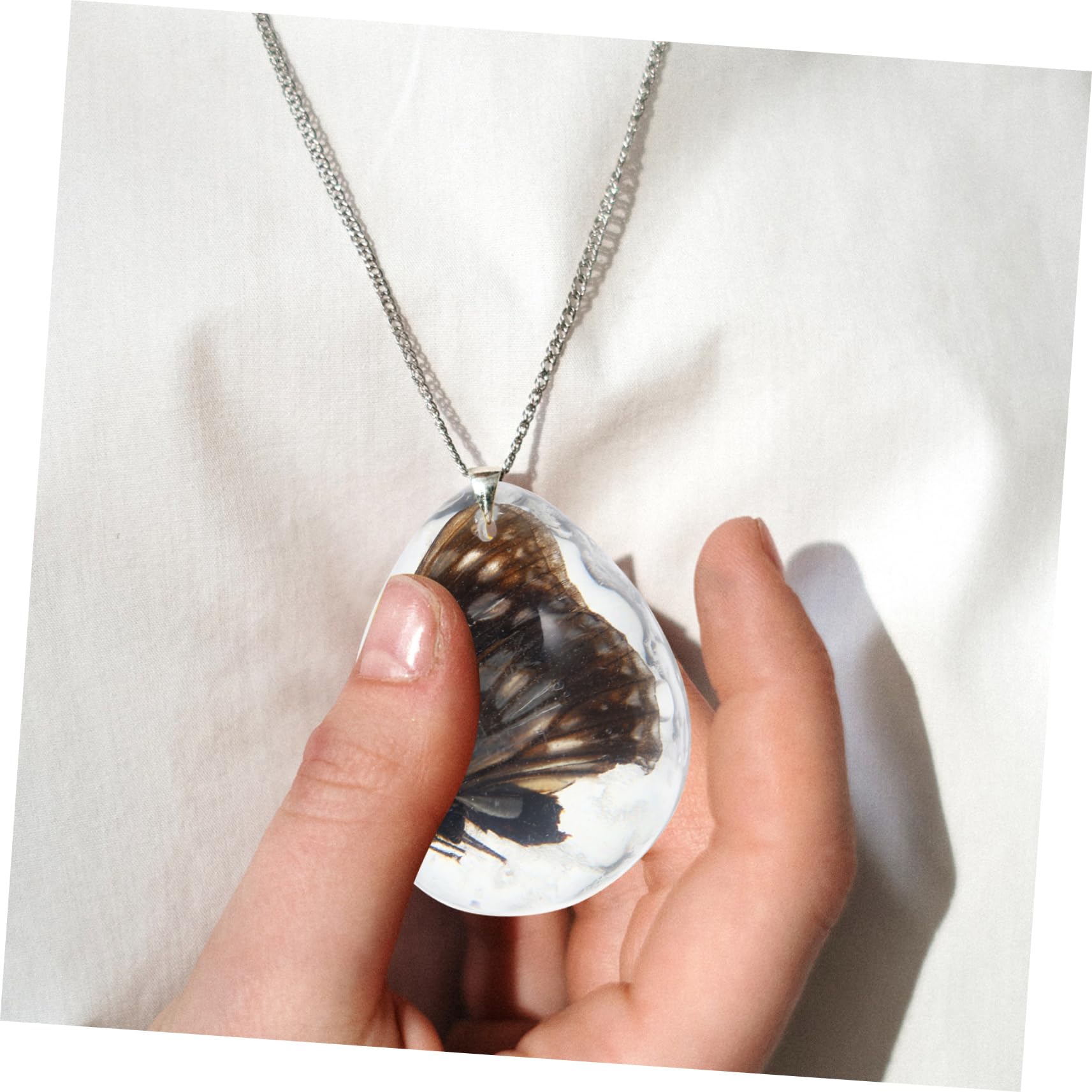 VILLFUL Amber Pendant Amber Stone Pendant Insect Amber Decor Amber Jewelry Butterfly Specimen Amber Ornament Amber Stone Decor Insect Amber Specimen Amber Collection Transparent Beeswax