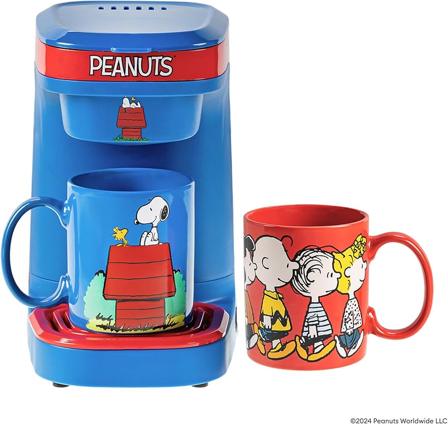 Amazon.com: Uncanny Brands Peanuts Single Cup Coffee Maker Gift