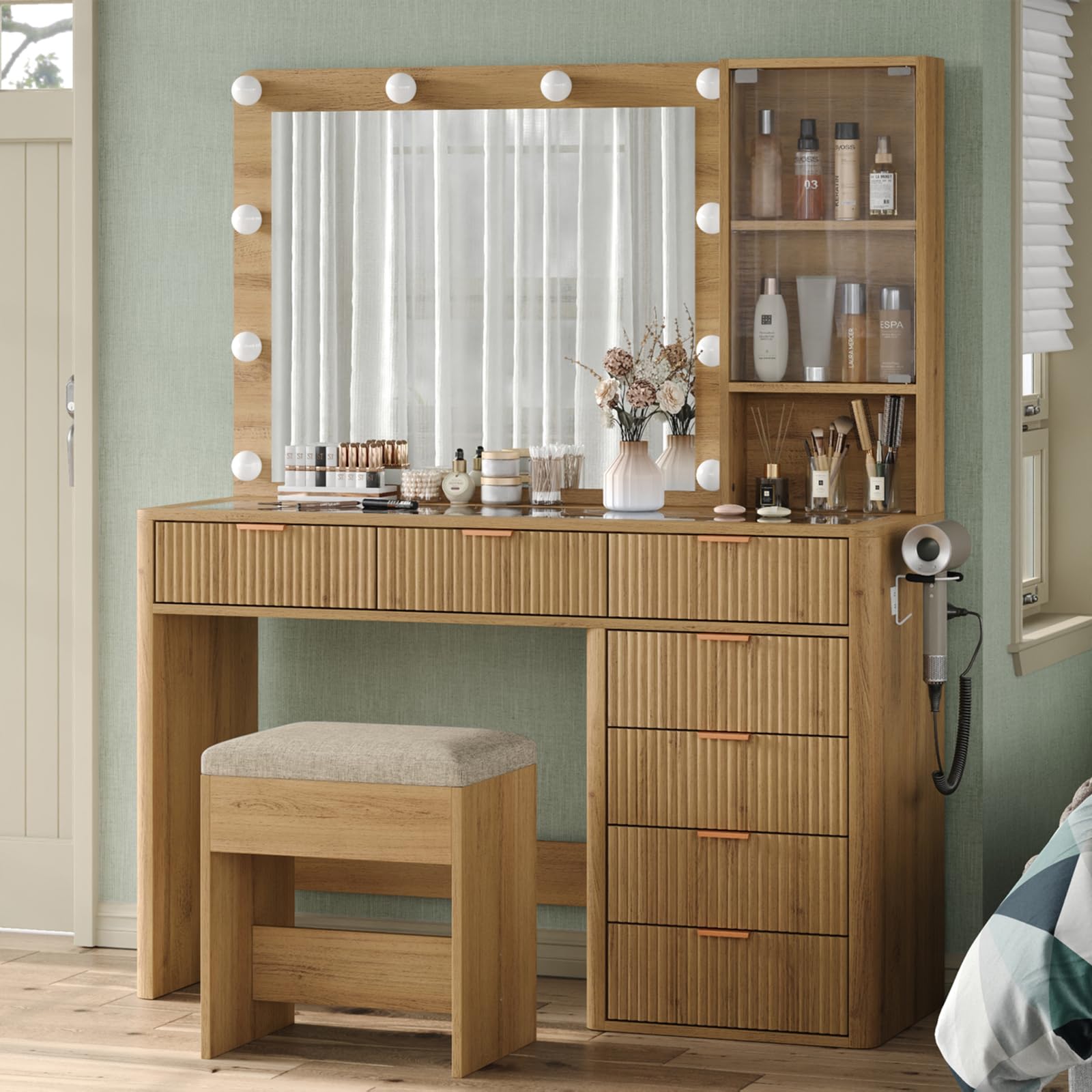 7 Drawers Vanity Desk, Makeup Vanity with Power Oultlet, Fluted