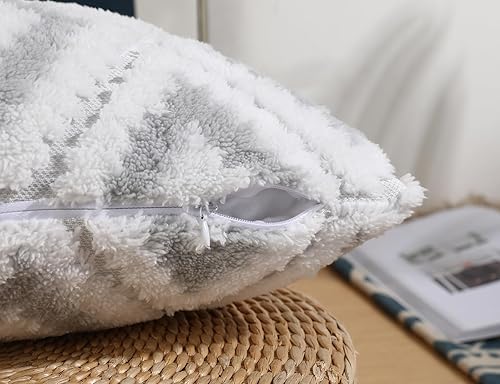 Miniatura 4 de NUYECY Fundas de almohada bohemias de piel sintética de 24 x 24 pulgadas, color gris claro, felpa súper suave, patrón de tablero de ajedrez de piel
