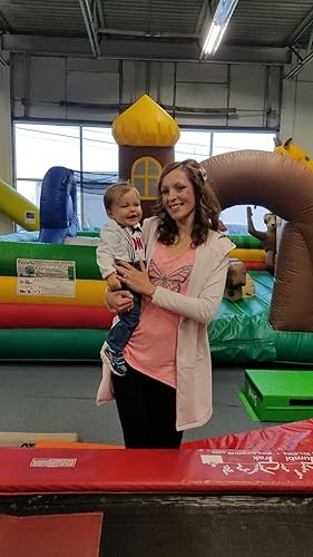 Vista 3 de Conjunto de ropa de cumpleaños para bebé niño pequeño, con tirantes, pantalones de mezclilla rasgados