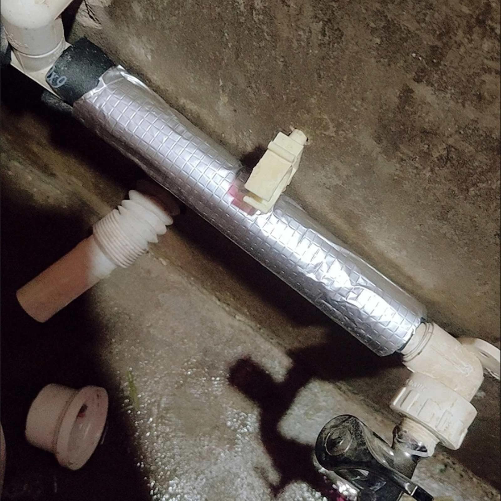 Isolation de Tuyau Antigel Tube D'isolation en Feuille D'aluminium ID 20 22 25 27 32 34 43 48 50 60 63 76 89 108 110 114.0 mm Tube en Mousse Flexible, 12 Paquets(60.0 mm(2-3/8"))