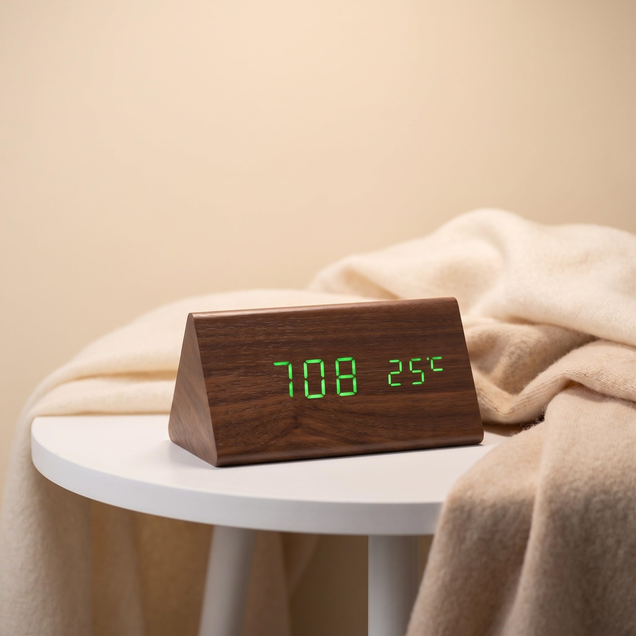 Zerodeko Reloj Despertador Digital, Reloj LED Triangular silencioso con luz