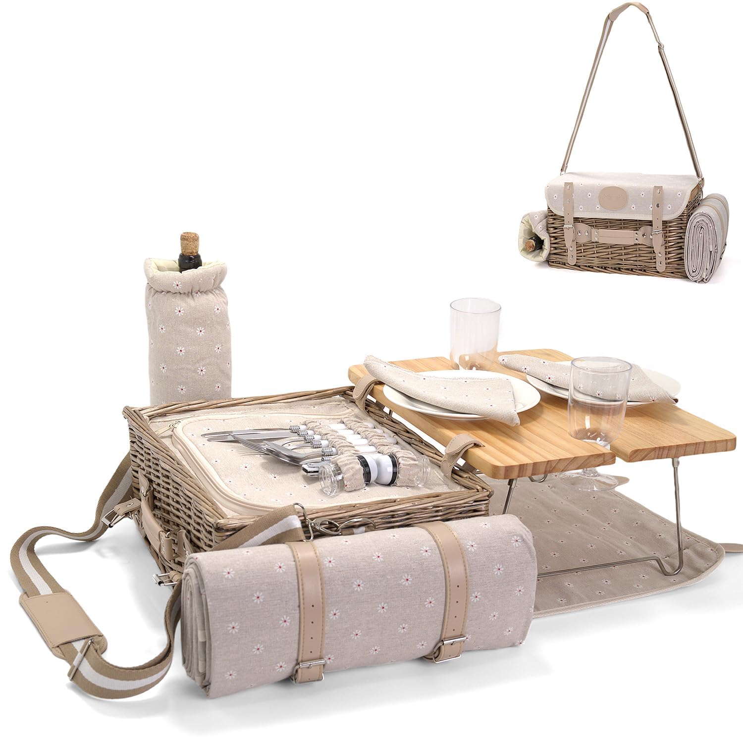 Set di cestini da picnic in vimini per 2 persone con coperta e tavolo da picnic isolato