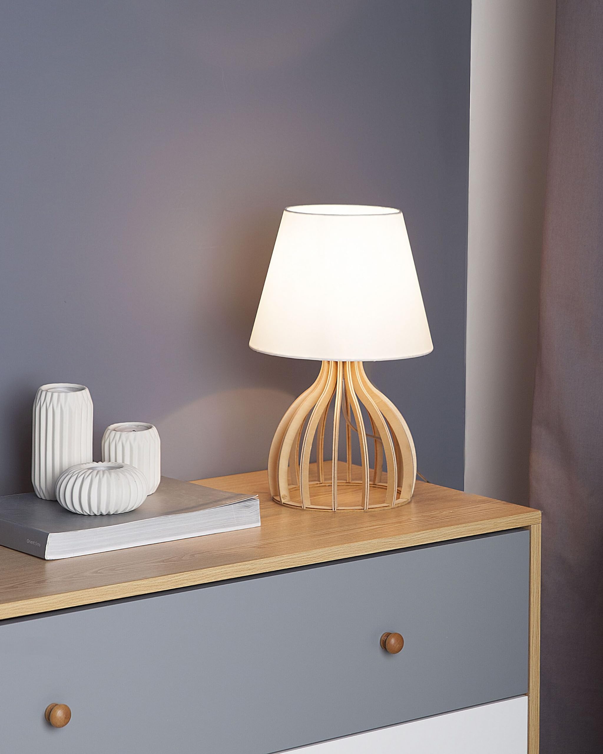 Lámpara de mesa base de madera pantalla de tela blanca moderna Agueda