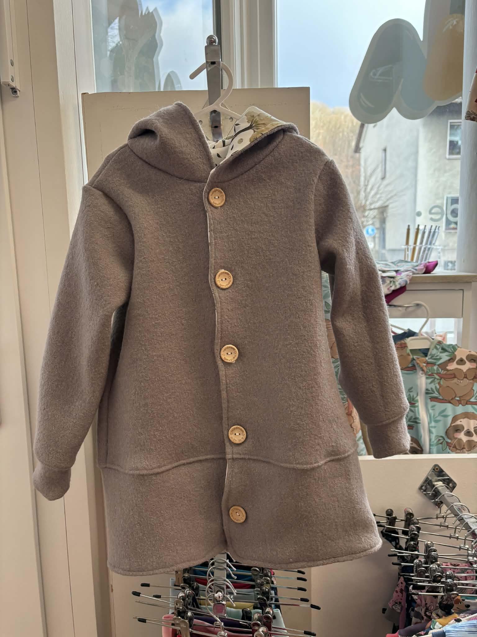 Walk Mantel Taupe Natur Jacke Wollwalk Wollwalkjacke 62 68 74 80 86 92 98 104 110 116 Trachtenjacke mit Knöpfen Mitwachsend Warm Hochwertig