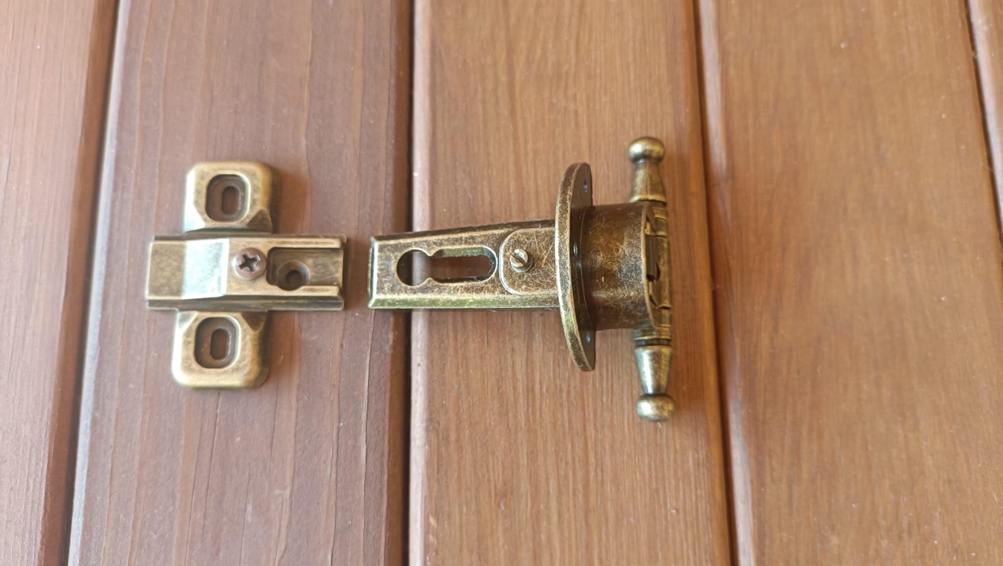 Cerniere per Mobili Antichi Cerniera per Ante in Battuta Arte Povera stile antico completa di basetta, Finitura bronzata scodellino 27