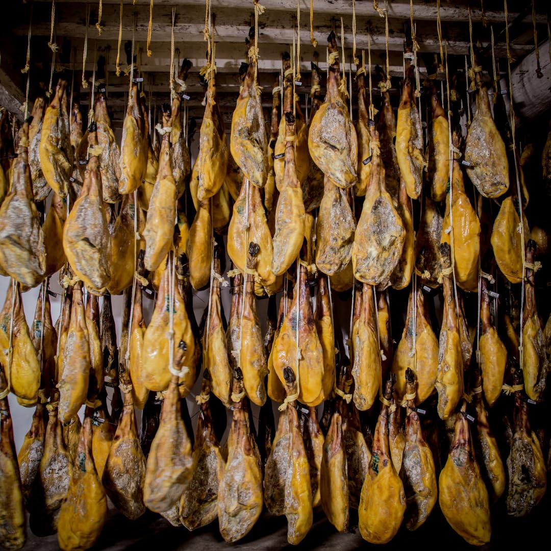 Guijú Jamón Ibérico de Bellota 100% Pata Negra, 8 kg, Pack Regalo con Jamonero y Cuchillo.
