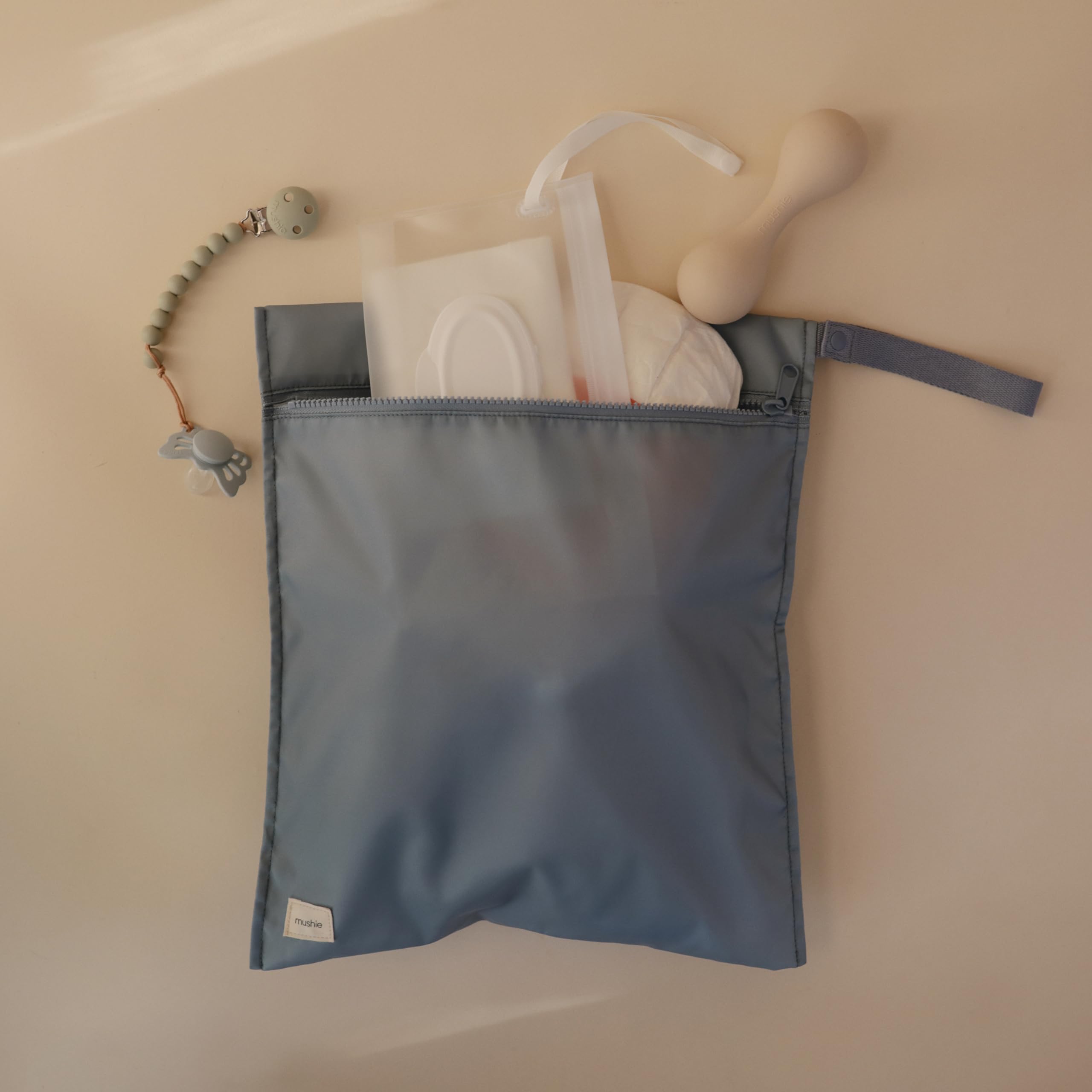 Mushie Wet Bag Impermeabile 2 Pezzi Set Grande e Piccolo per Pannolini, Abiti e Giochi, Poliestere Facile da Pulire