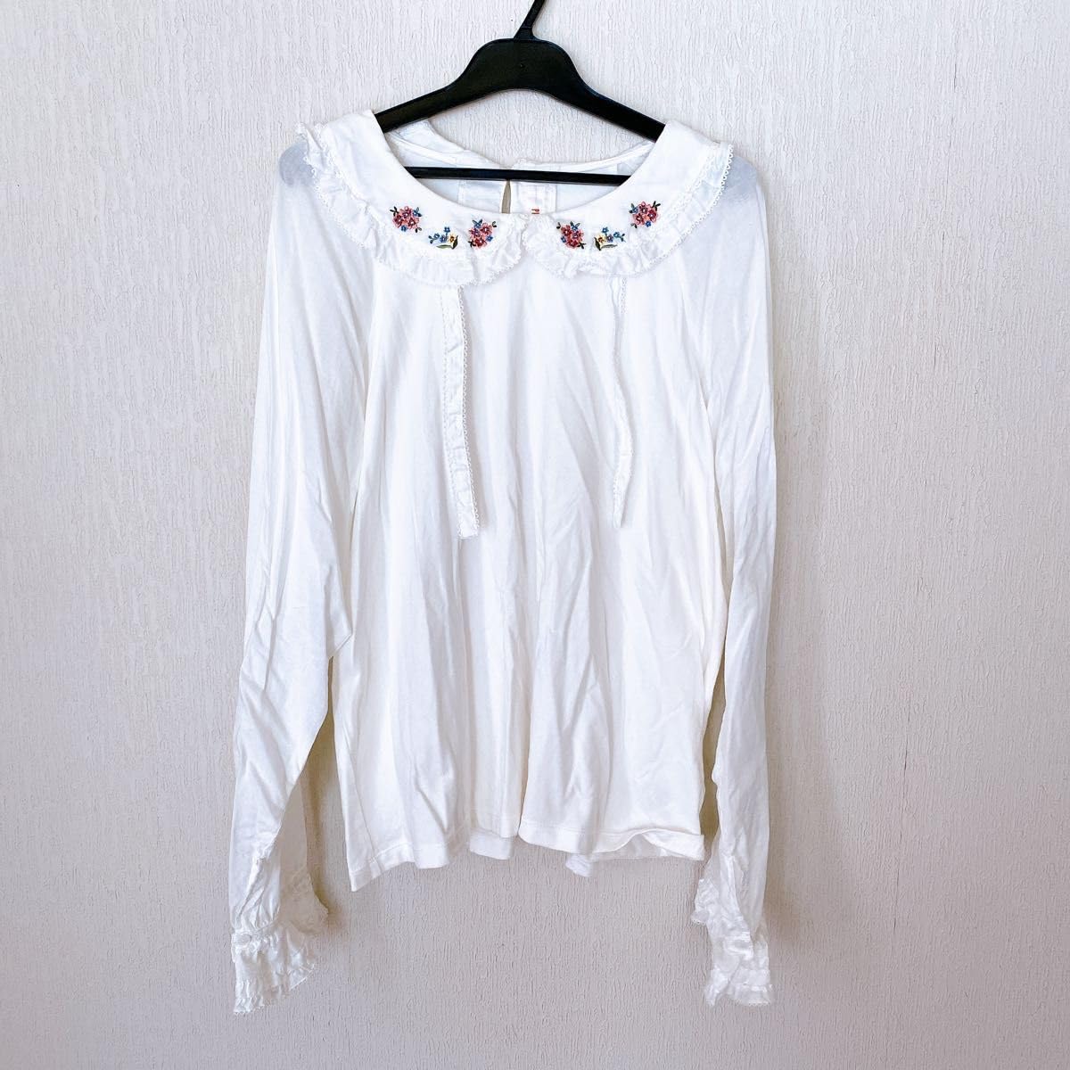 Amazon.co.jp: 小花刺繍襟カットソーブラウス ピンクハウス : ファッション