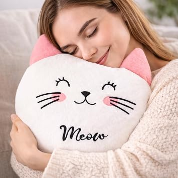 Kedi Temalı Dekoratif Tasarıma Sahip Hediye Seti – Peluş Kedi Yastık + Buhar Makinesi Nemlendirici + Melek Figürlü Kar Küresi | Dekoratif Hediye Seti