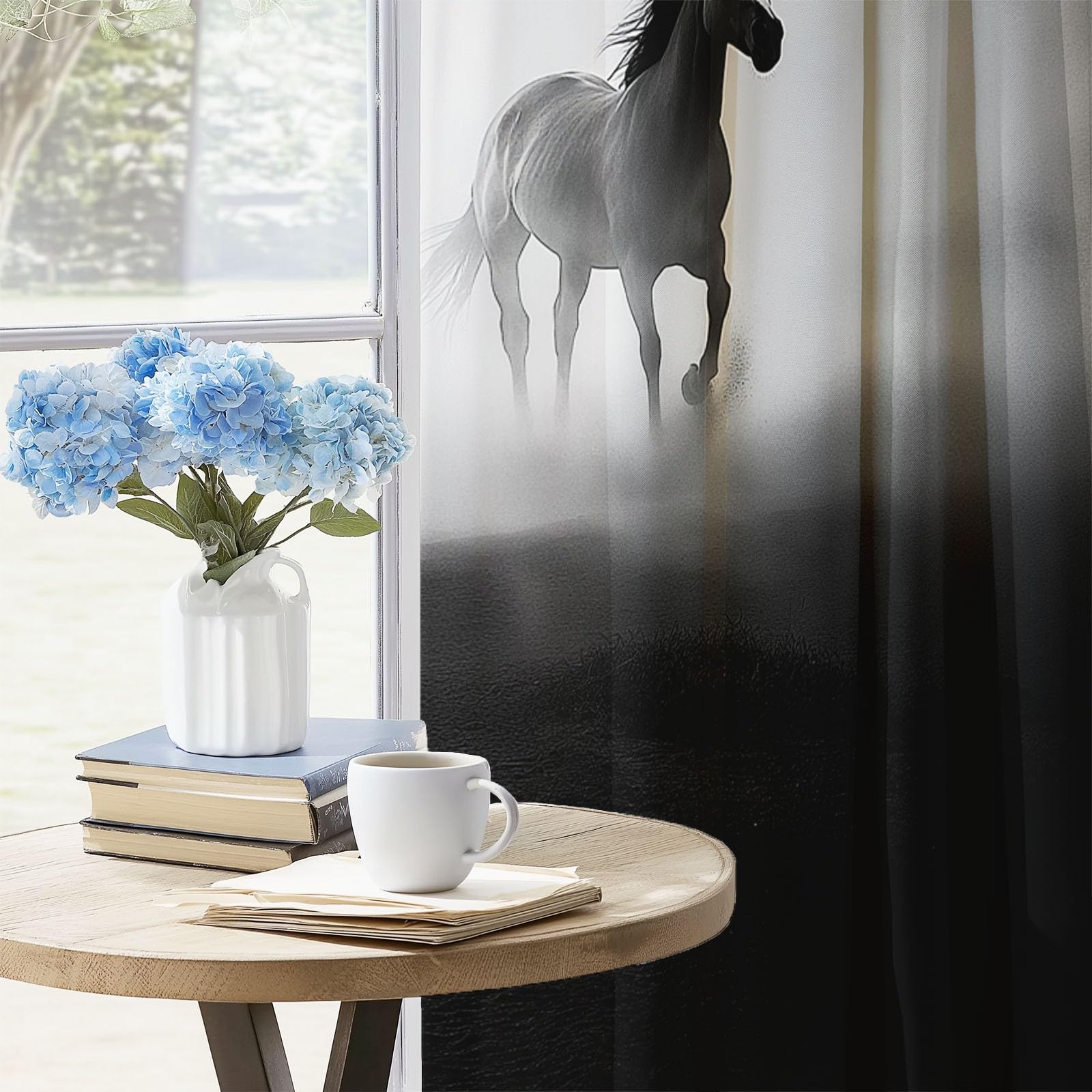 Translucida Cortinas Caballo Dinámico Poder Salon Paneles con Ojales Blanco y Negro para Sala Cuarto Comedor Salon Cocina Habitación 117An x 138Al cm (2 Paneles)