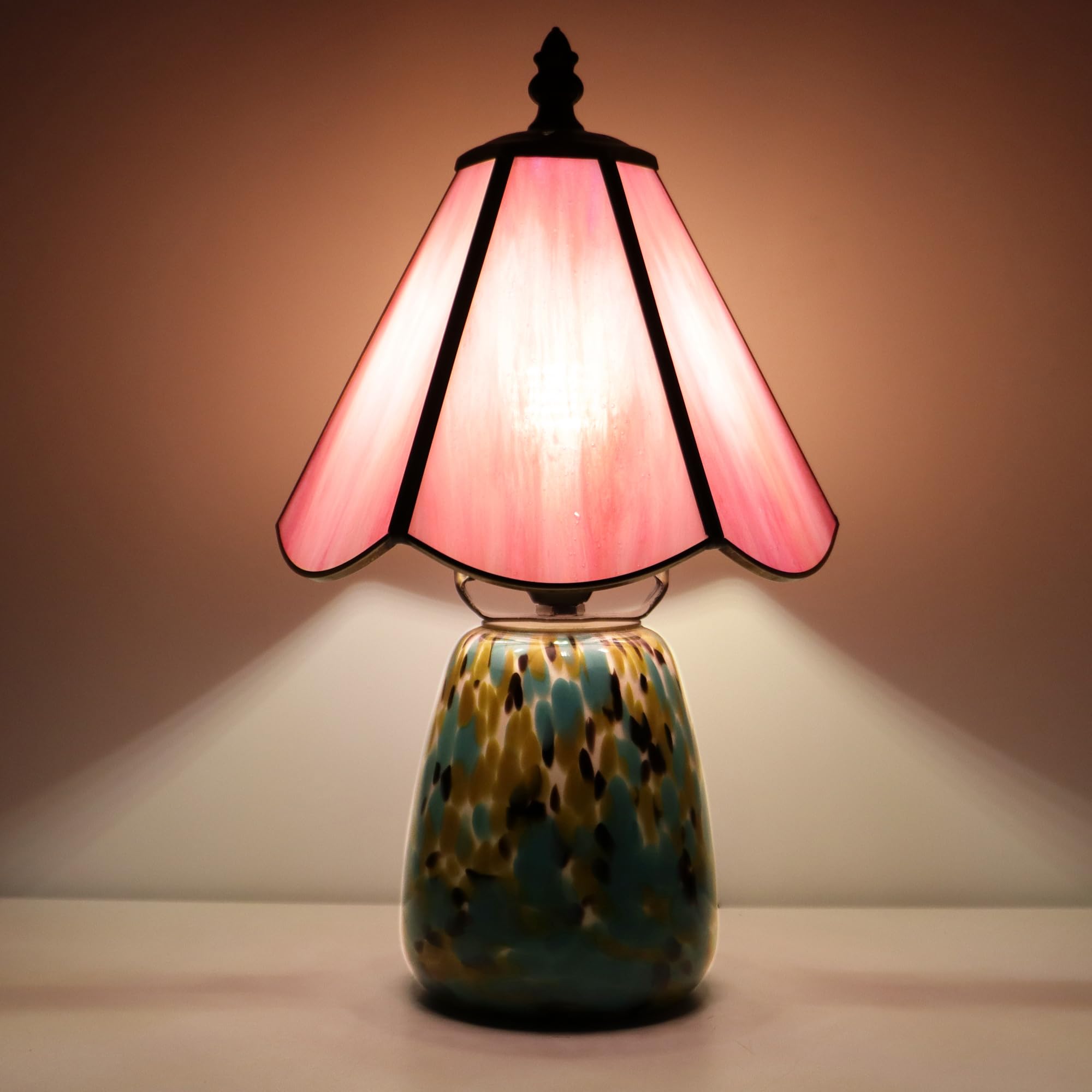 MQYXH Tiffany Lamp Stained Glass Mushroom Table Lamp 7X7X12 Inch Pink Mini Night Light Glass Base Accent Light Suitable for Bedside Table Bedroom
