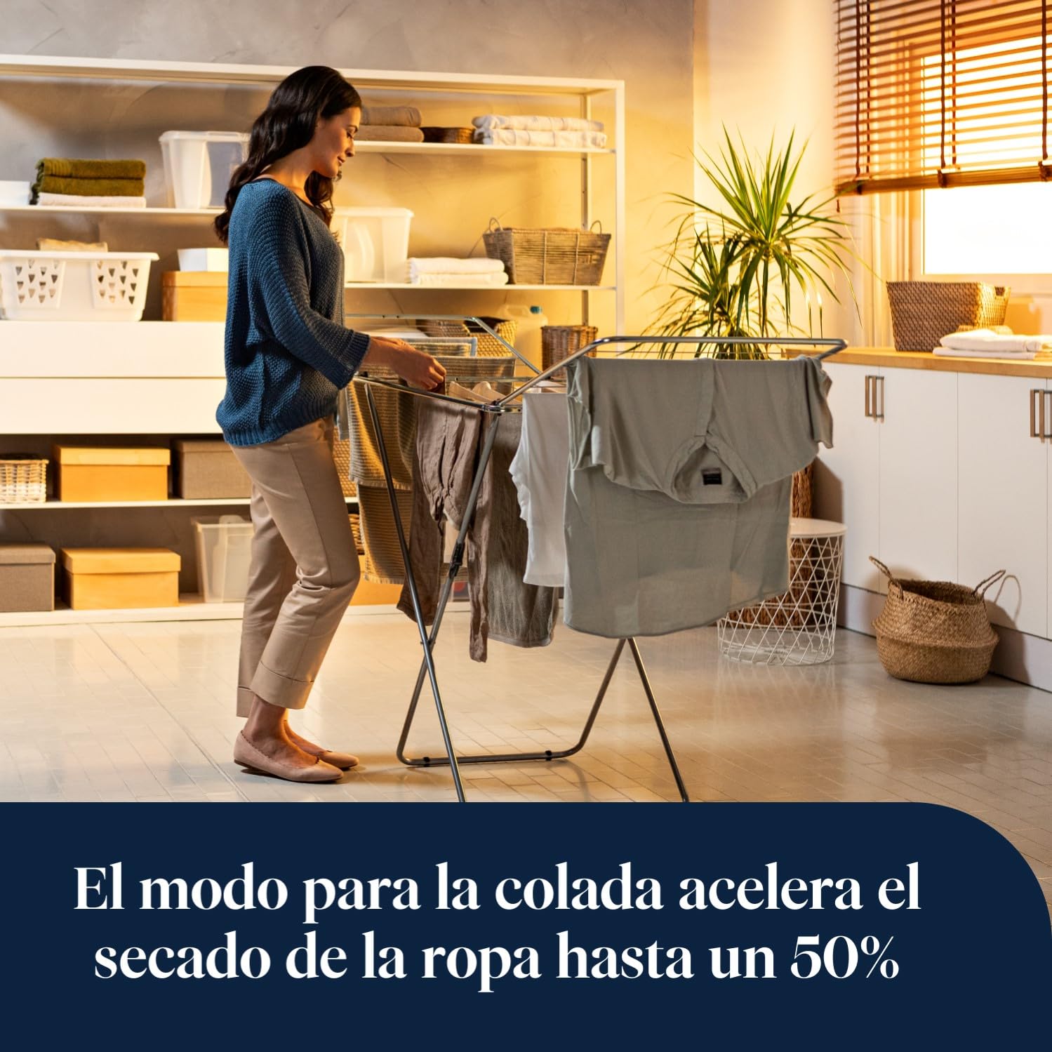 De’Longhi Tasciugo AriaDry Multi - Deshumidificador Doméstico Portátil, 25L/Día de deshumidificación, Función Secado de Ropa, Anti-Moho, Silencioso, Temporizador, Blanco (DDSX225)