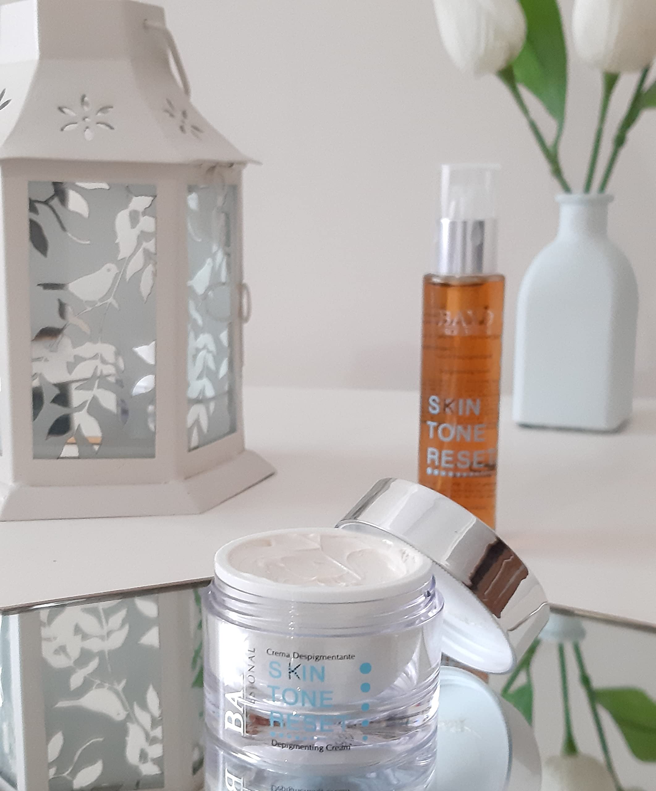 Crema Despigmentante, anti manchas, SKIN TONE RESET Bayo Profesional 50ml. Crema de día unifica el tono, aporta luminosidad, ataca y disminuye las manchas de la cara progresivamente.