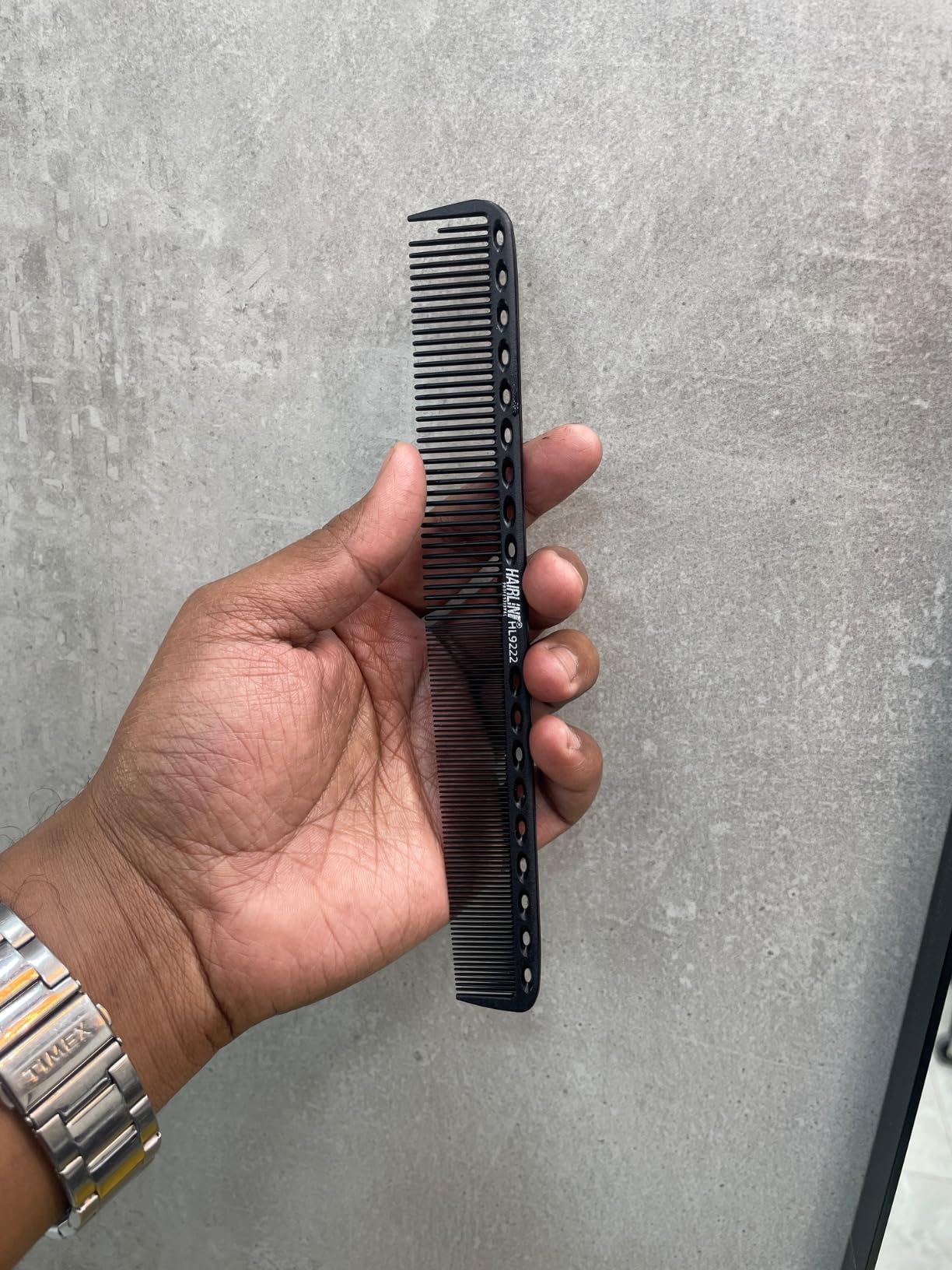 Hairdressing comb for hairline