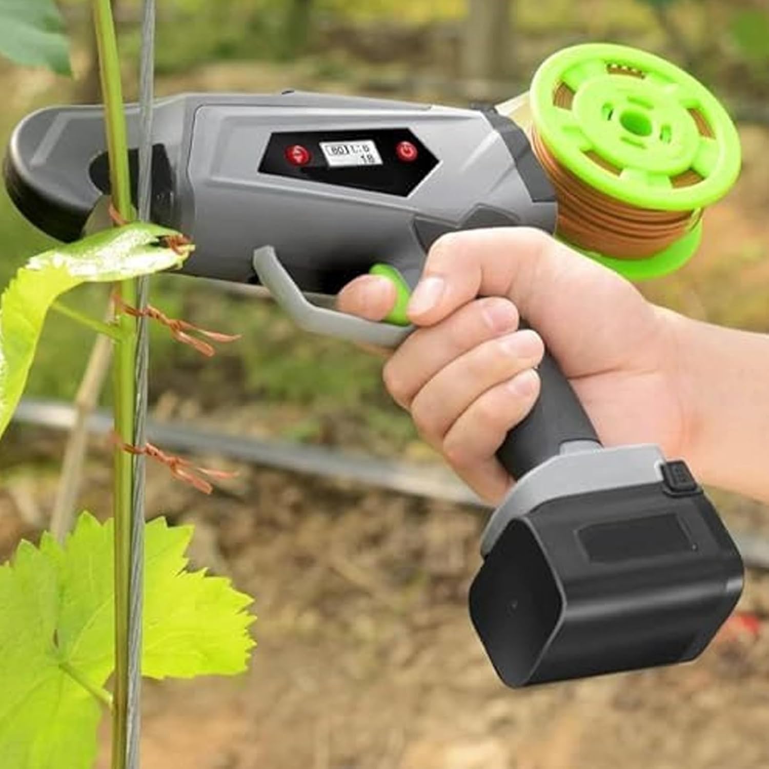 Machine de liaison pour vigne et horticulture : fini la fatigue avec 2 batteries