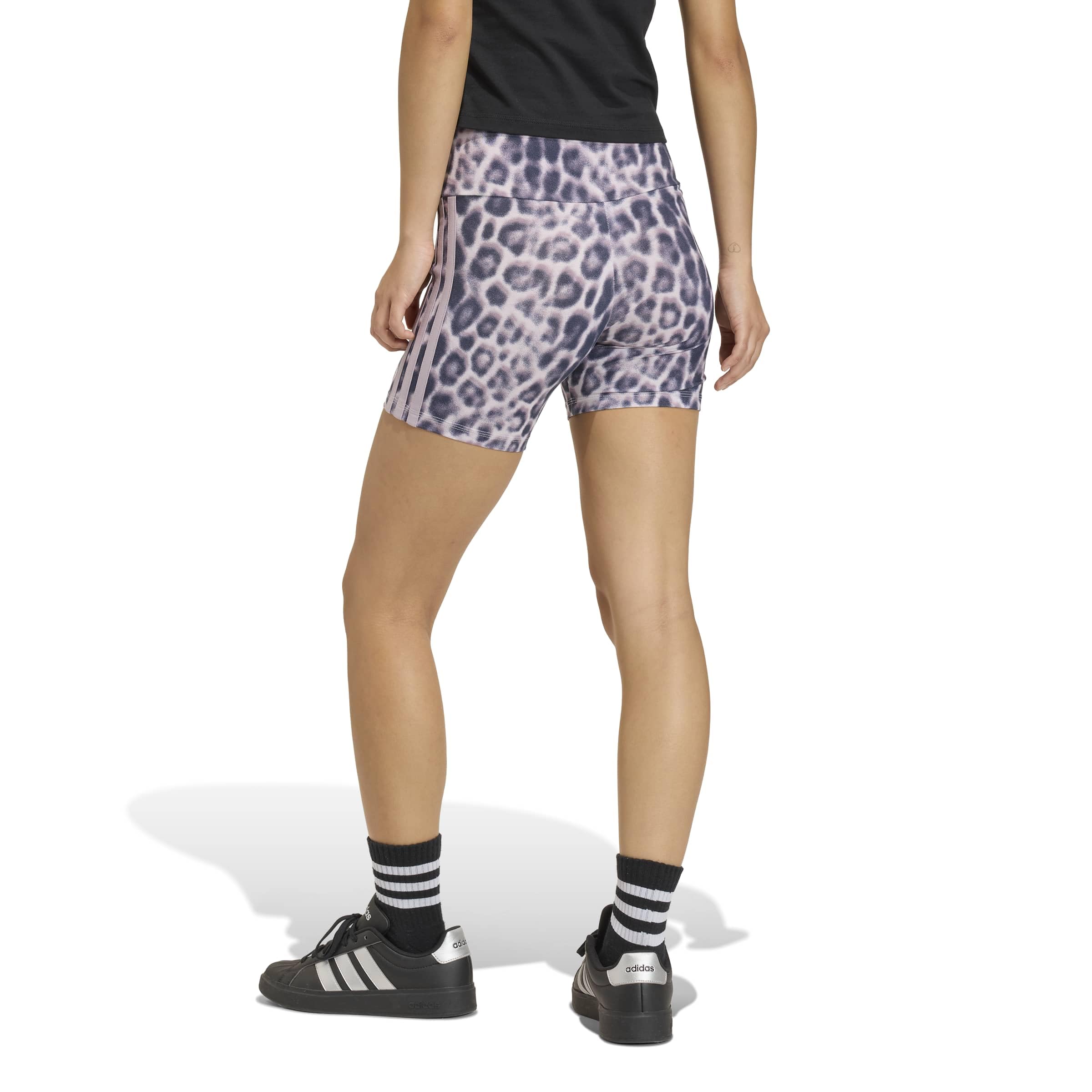 adidas Women's Seasonal Essentials Biker Shorts mit Leopardenprint und 3-Streifen