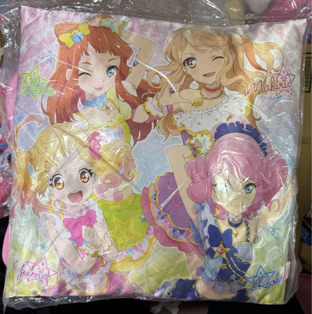 アイカツスターズ　虹野ゆめ 桜庭ローラ　A賞クッション アイカツスターズ 虹野ゆめ 桜庭ローラ A賞クッション - メルカリ