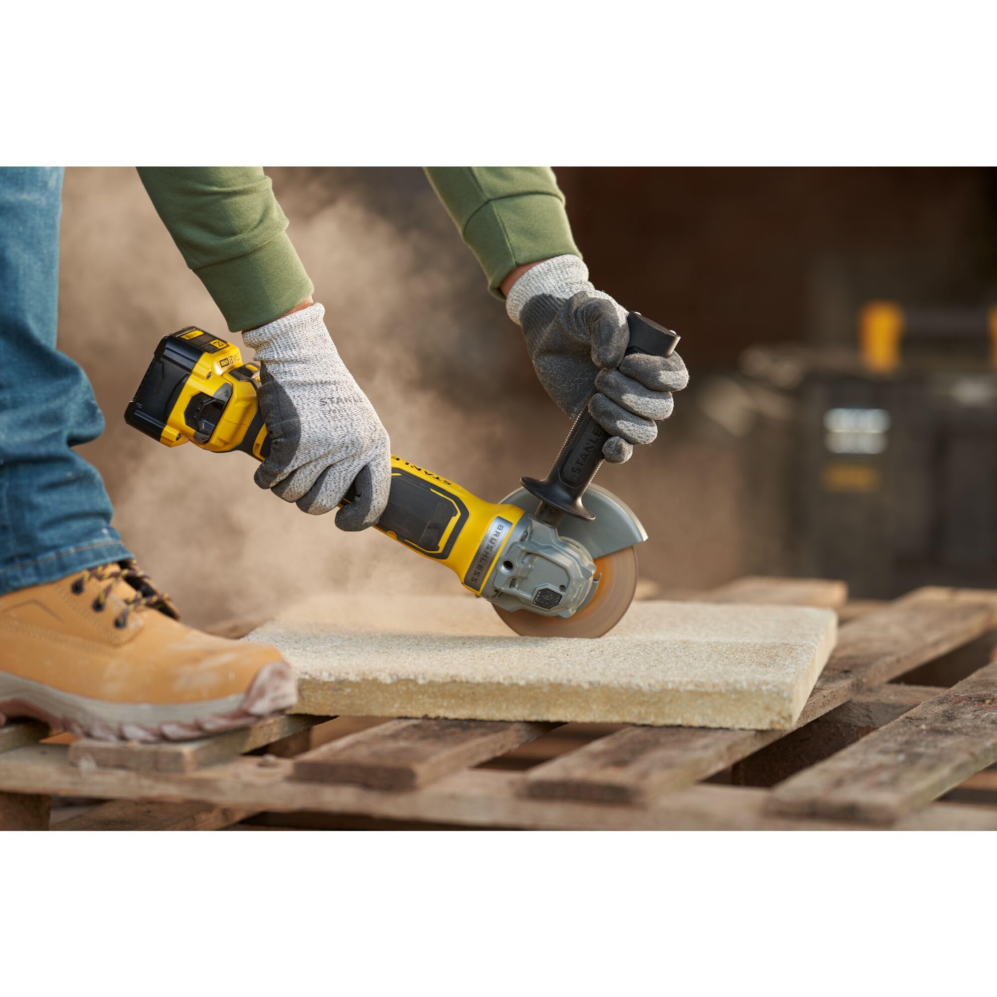 Stanley FatMax SFMCG700B-XJ Smerigliatrice Angolare Brushless V20 18V Unità senza Batteria e Caricabatterie, in Scatola di Cartone