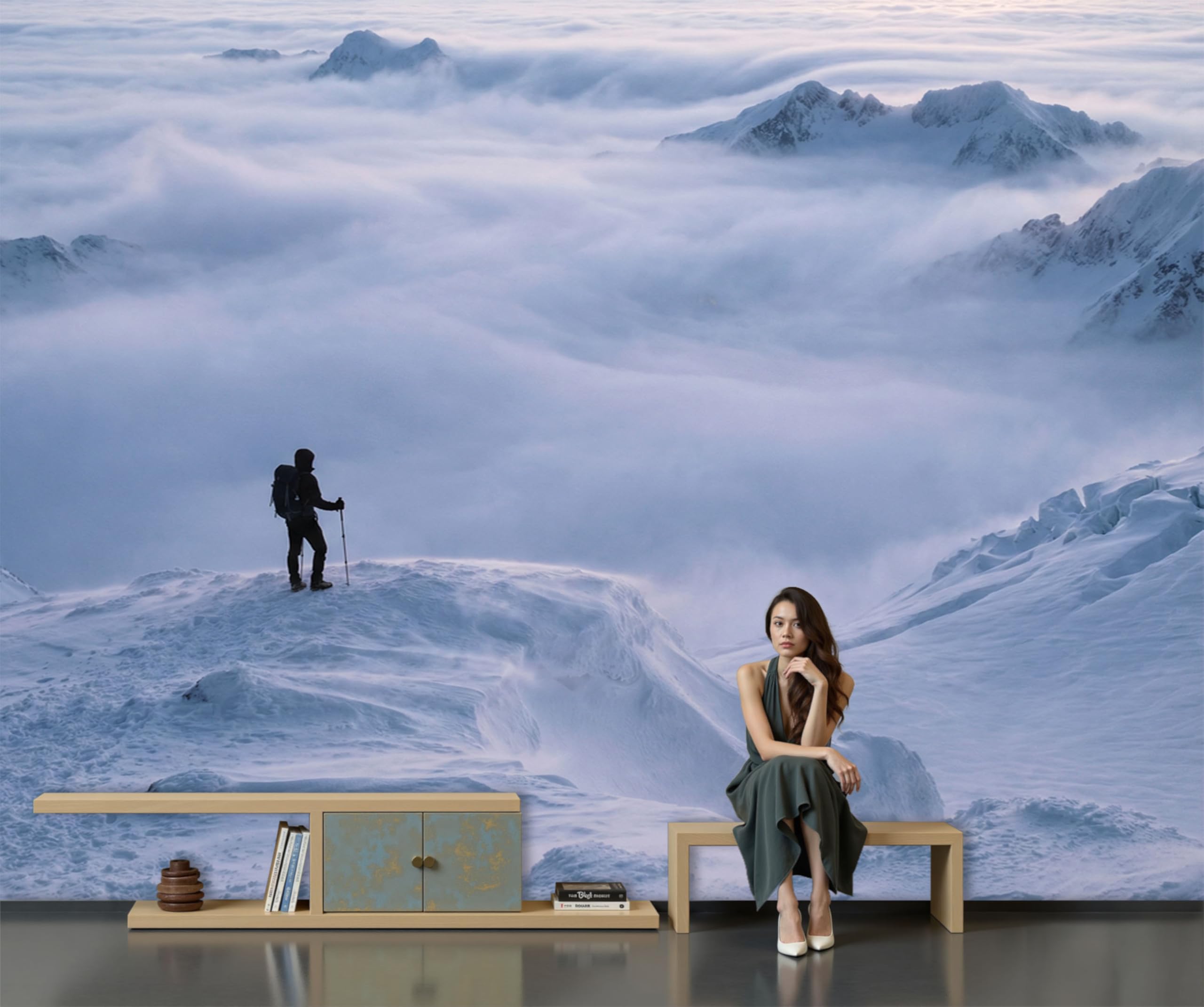 Papier peint panoramique pour agrandir un salon avec mur bleu clair