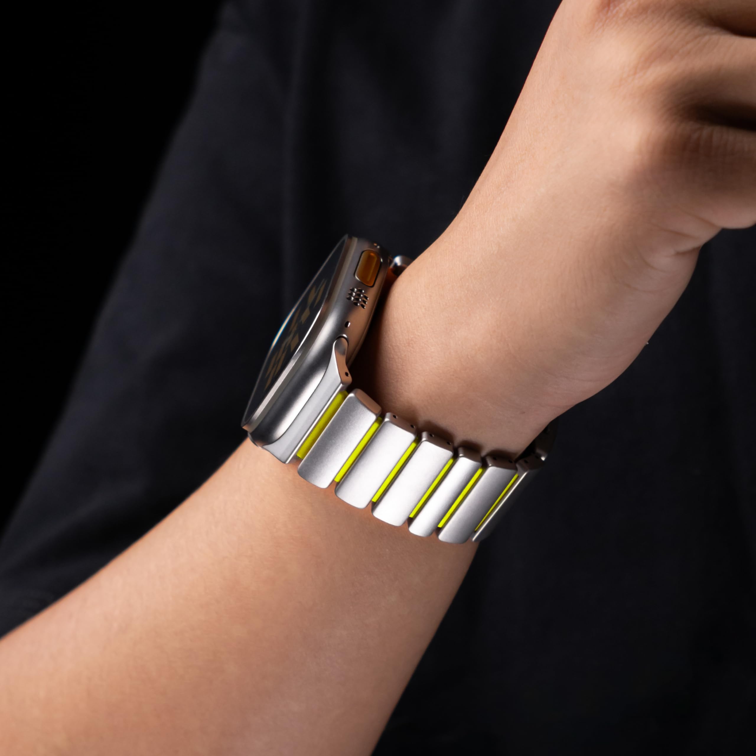 Cinturino in titanio compatibile con Apple Watch Ultra 3/2/1 49 mm, titanio silicone doppio strato, chiusura magnetica, cinturino di ricambio per iWatch Series11