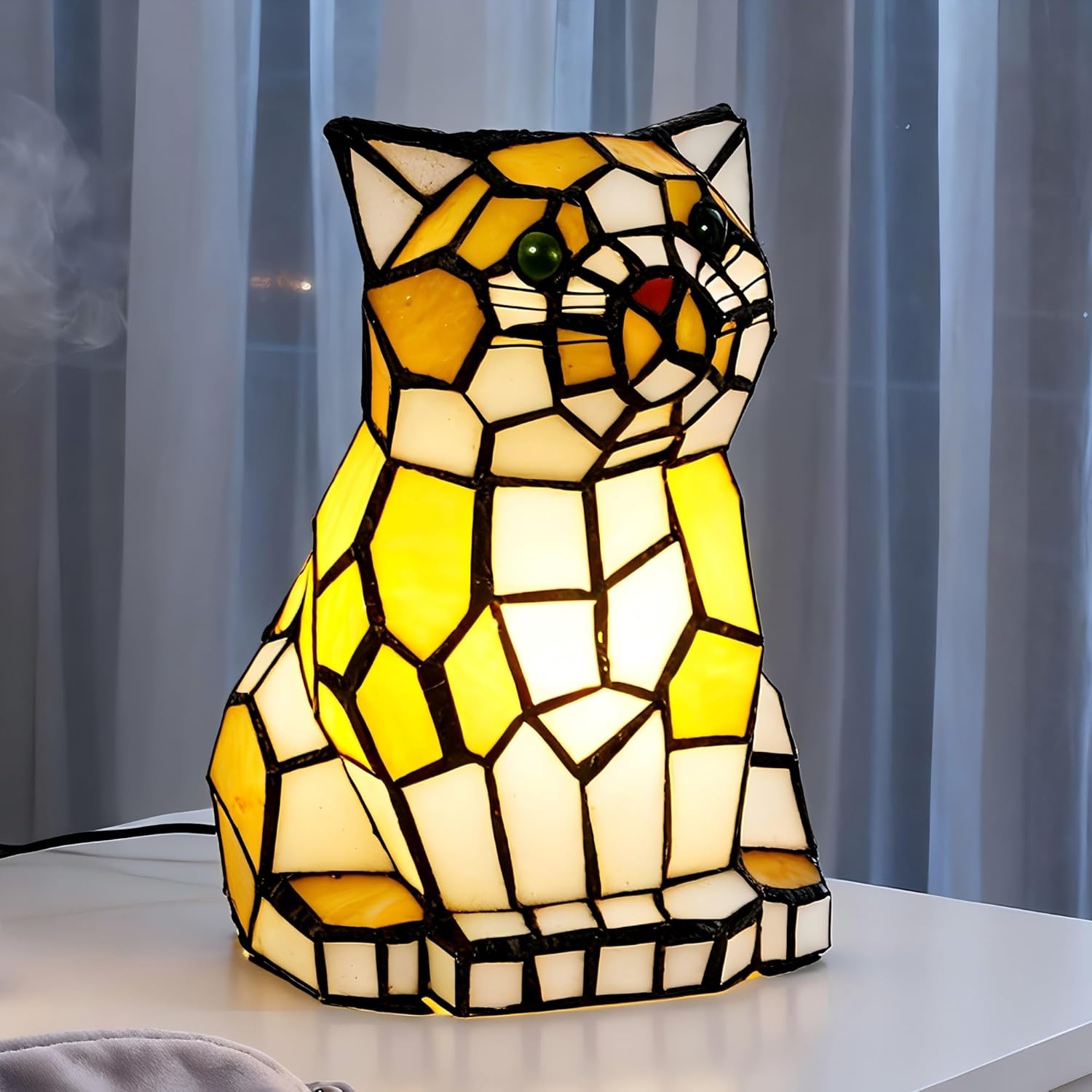 Cat Table Lamp, Yellow and White Stained Glass Animal Table Lamp, Cute Cat Waits for Someone to Play with Stained Glass Accent Table Lamp Night Light for Home Decoration