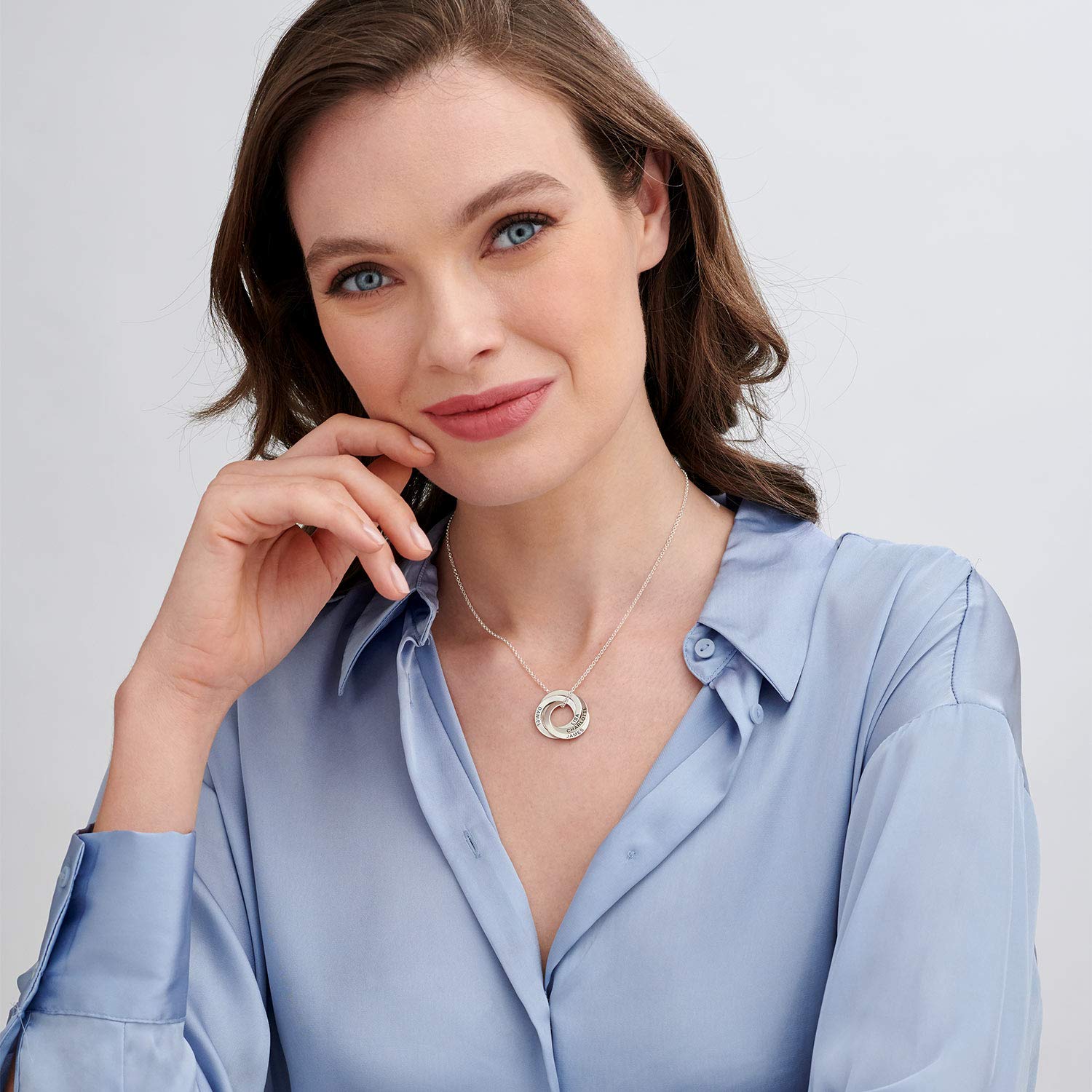 MYKA – Collana con anello russo e cerchio rotondo con 4 anelli ad incastro, ciondolo inciso, gioiello personalizzato, regalo per donne, regalo per la festa della mamma