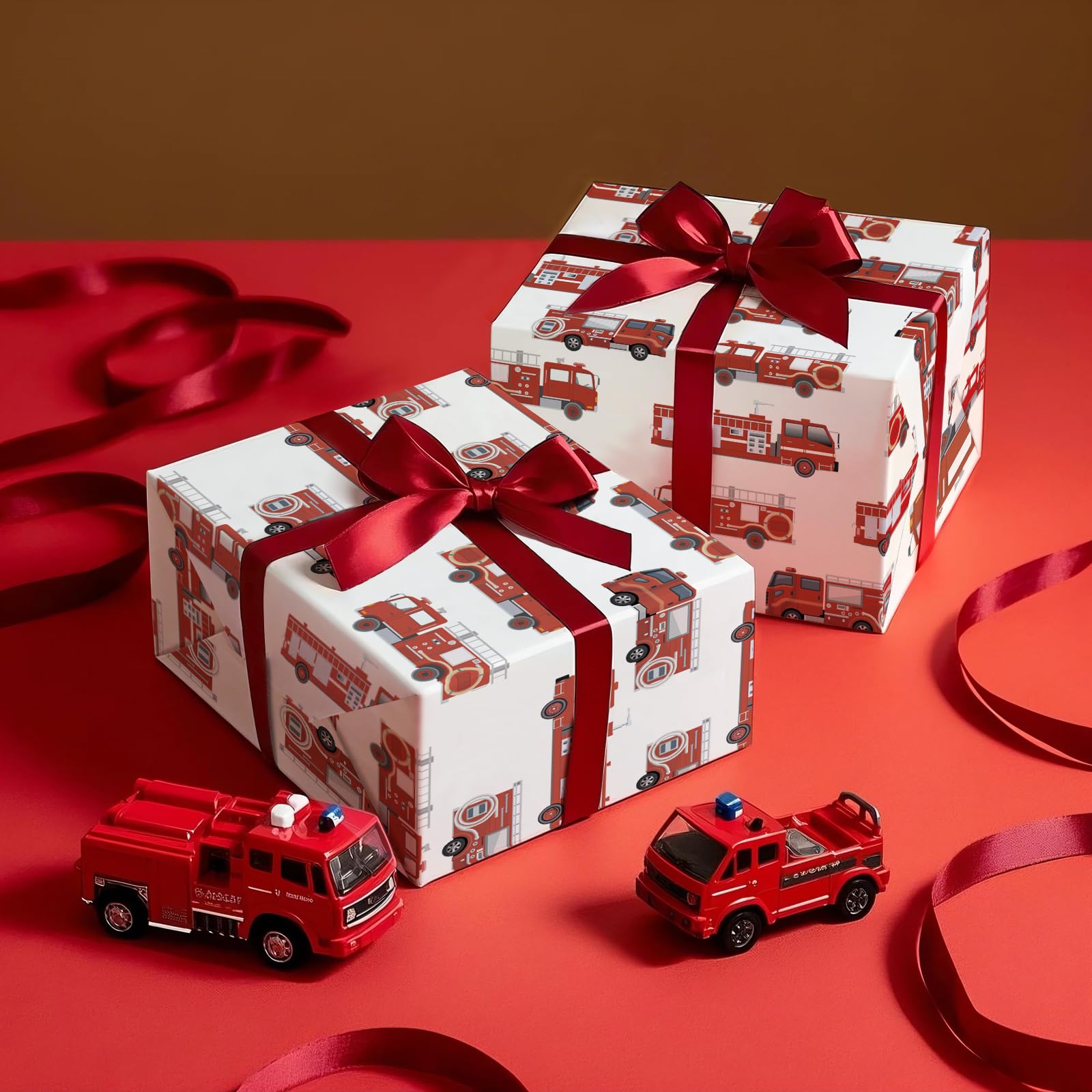 WRAPAHOLIC Rolka papieru do pakowania wozu strażackiego - mini rolka - 43 cm x 40 cm - czerwony papier do pakowania samochodu strażackiego, idealny na urodziny dzieci, chłopców, baby shower