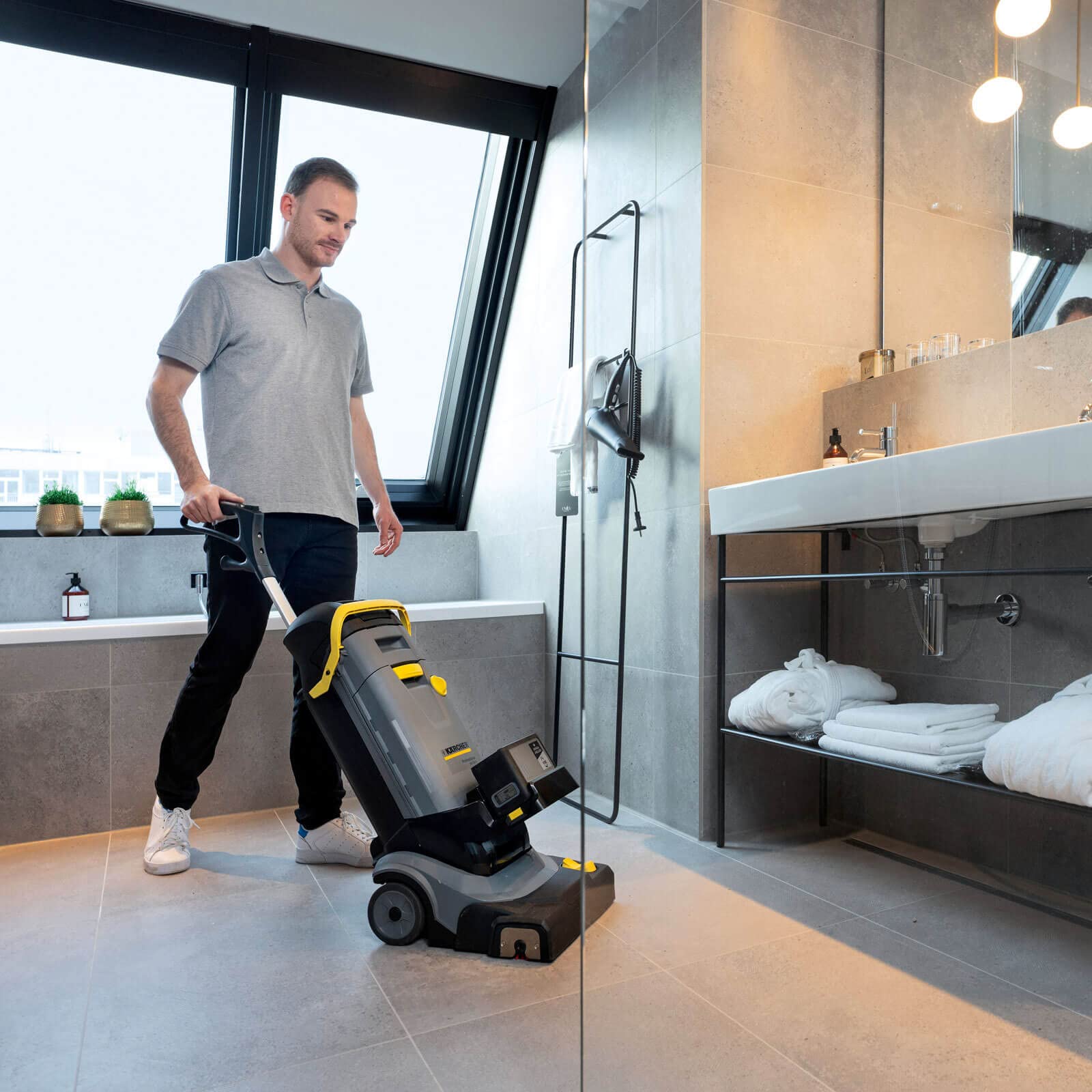 Amazon.co.jp: ケルヒャー(KARCHER) 業務用 床洗浄機 BR 30/4 C