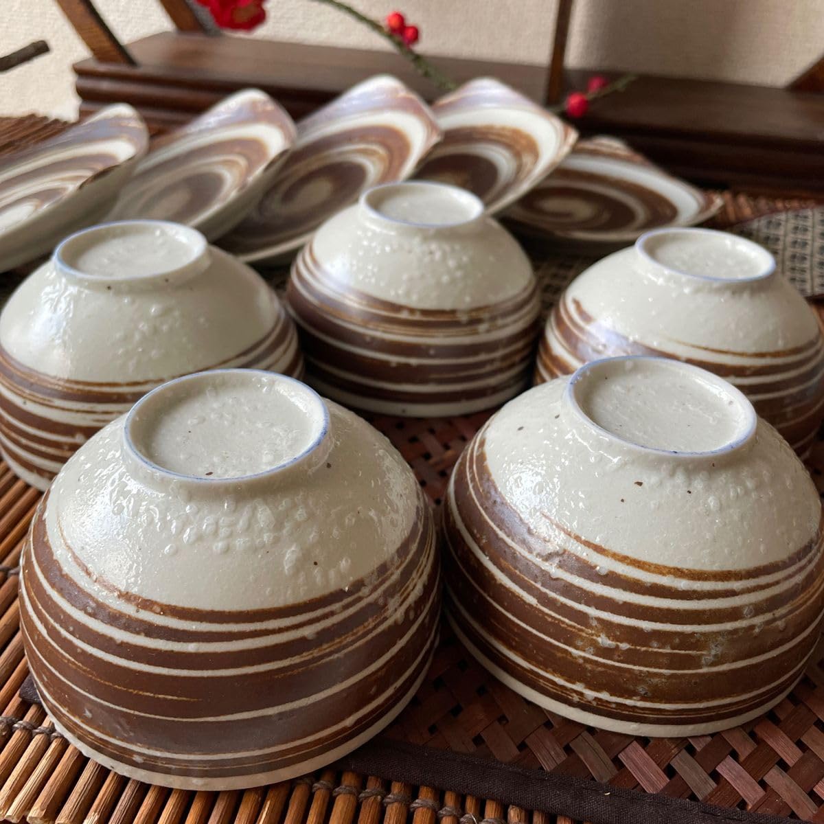 渦巻き模様の陶器皿 渦巻き模様の陶器皿