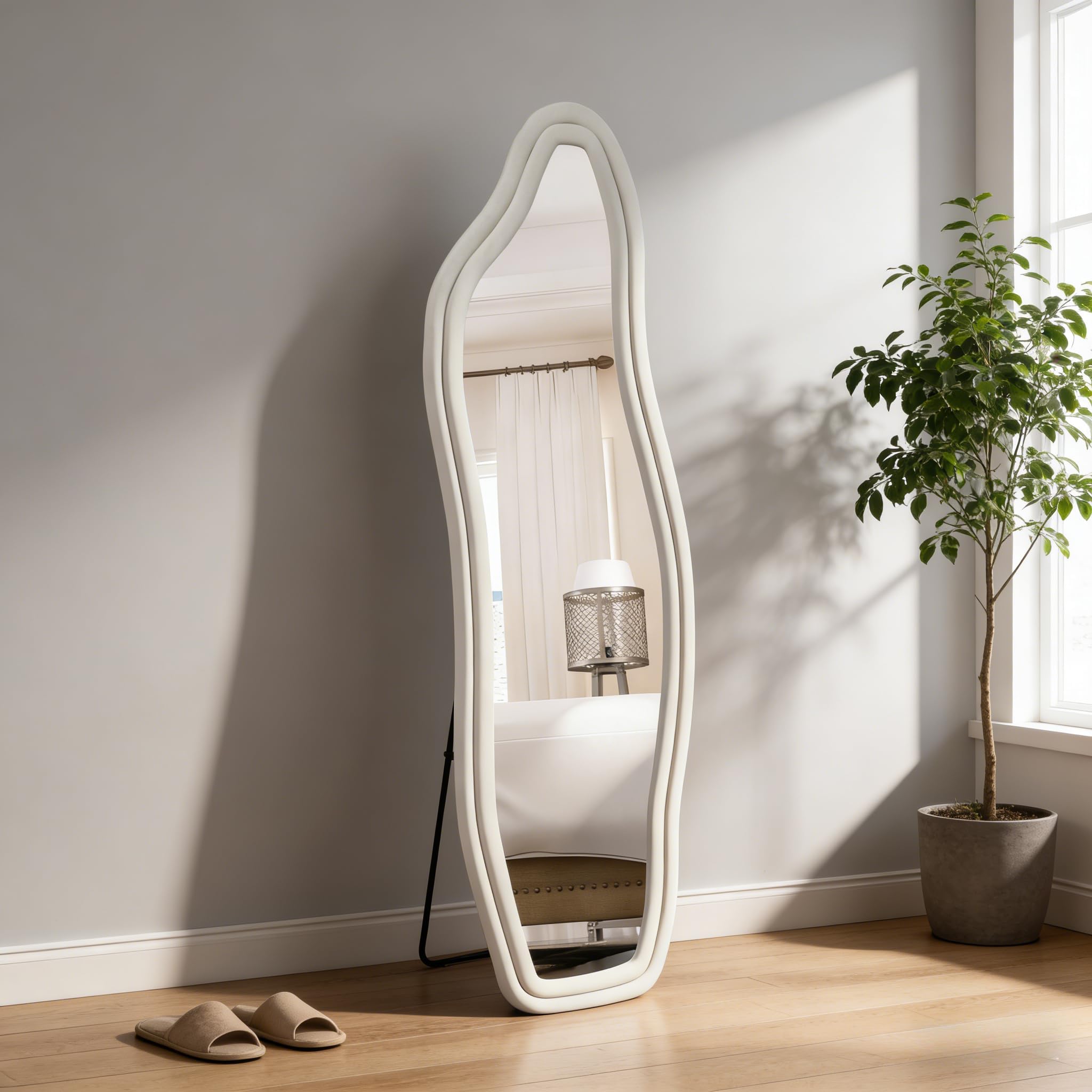 Specchio intero 160 x 50 cm, asimmetrico curvo, con cornice in tessuto di velluto, grande specchio da parete per soggiorno, camera da letto, sospeso/in piedi (bianco A, 160 x 50)