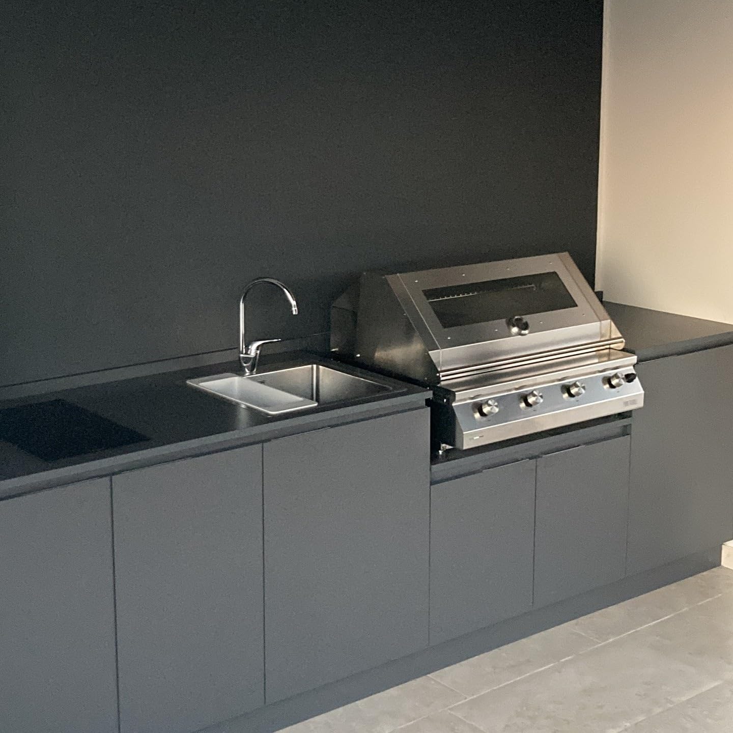 Barbecue a Gas Fry Top 750 Basic da appoggio 4 bruciatori griglia tondino