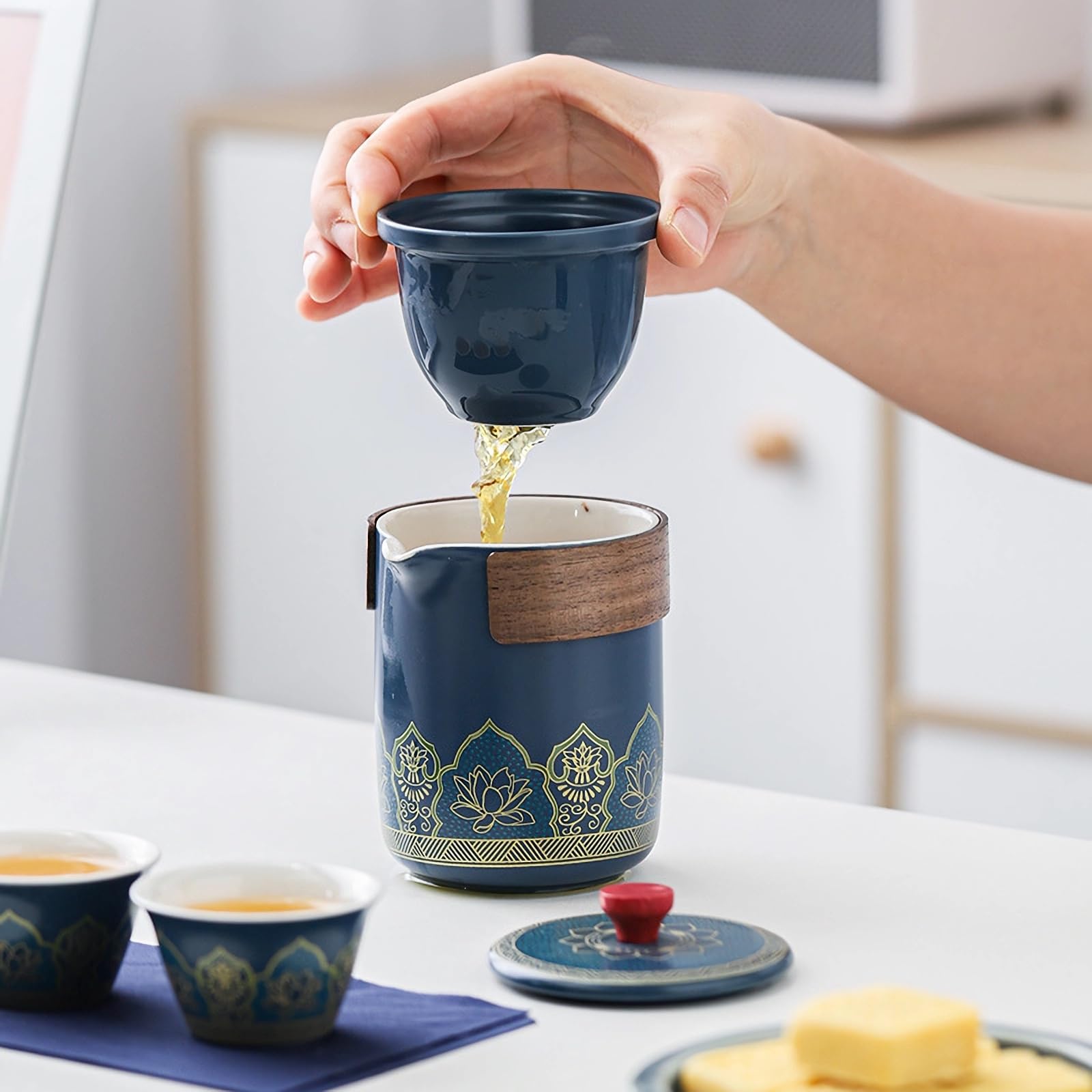 Servizio da tè in porcellana, set da tè cinese da viaggio con 6 tazze in ceramica, piccola teiera con filtro integrato per tè sfuso, elegante blu