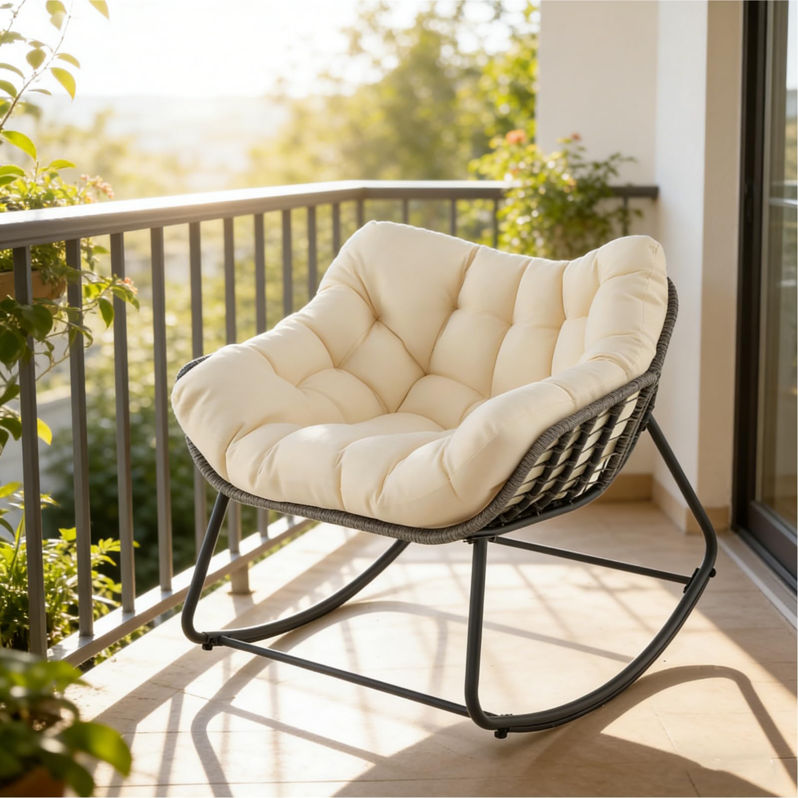 LIFEZEAL Fauteuil à Bascule de Jardin, en rotin, avec Coussin rembourré, Fauteuil de Lecture pour Balcon, véranda, Salon et terrasse (Beige)