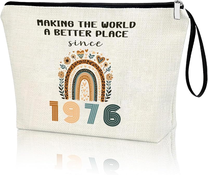 Necessaire de maquiagem APAKUTA branca com zíper e alça, estampa “Making the World a Better Place Since 1976”