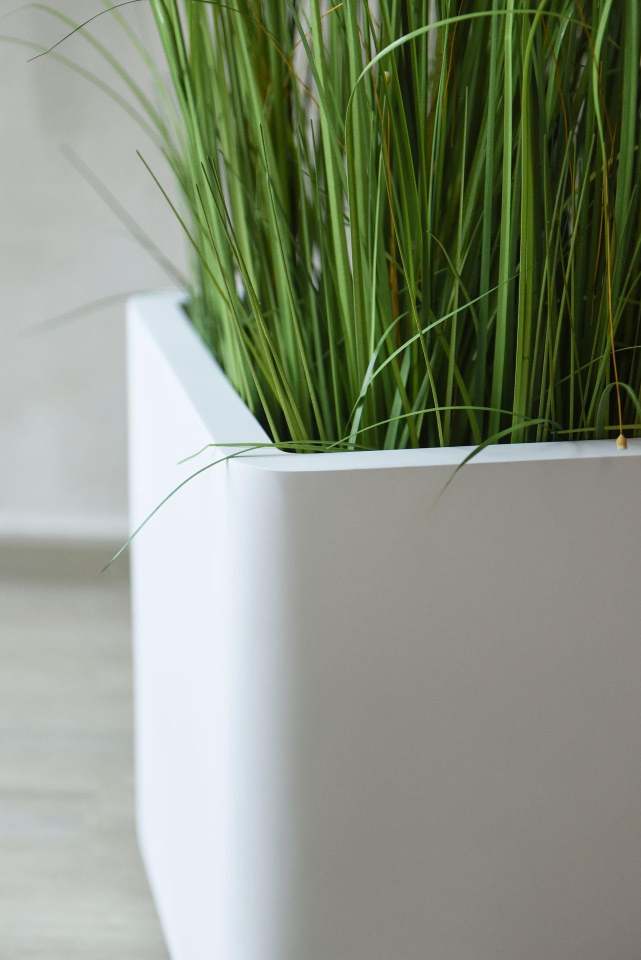 VIVANNO Pflanzkübel Maxi Round mit Rollen 80x40x40 - Blumenkübel Weiß Matt | Mobiler Pflanztrog aus Fiberglas, wetterfest & frostbeständig für Außen & Innen, rechteckiger Kübel mit abgerundeten Ecken