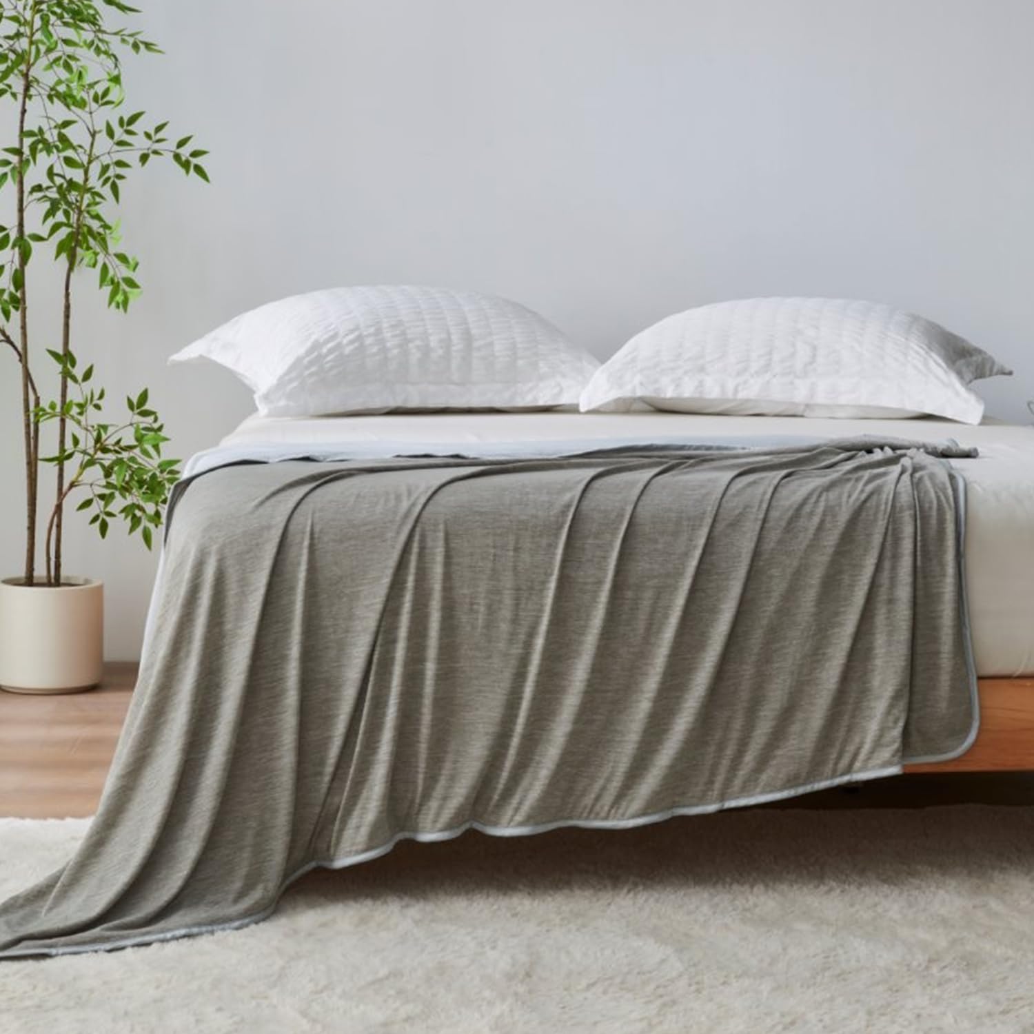 Lions Cooling Blanket for Hot Sleepers - Extra Large Soft Reversible Cool Fleece Throw for Couch Bed Chair Sofa, Lightweight Breathable Summer Camping Blankets, Grey, 200x220cm