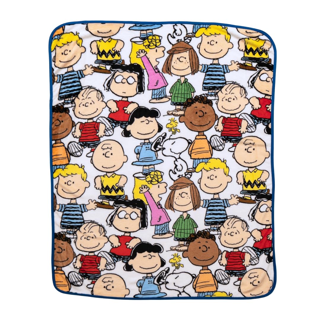 Franco Collectibles® Peanuts® Charlie Brown, Snoopy, Lucy & Gang Super Soft Cozy Plush Throw Blanket, 40 in x 50 in, (Official Peanuts® Product)