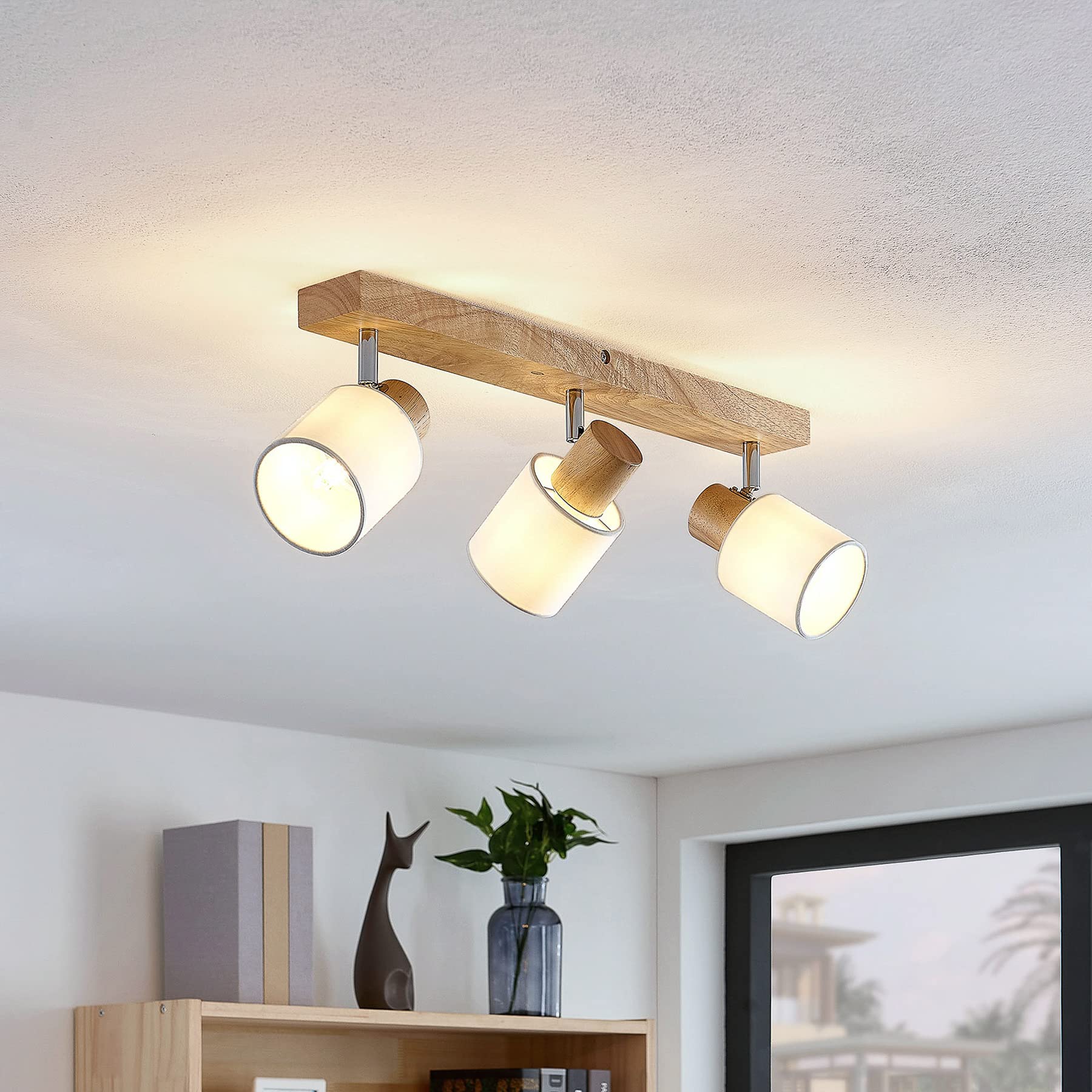 Lindby Deckenlampe Holz Textil, Stoff Deckenleuchte Deckenstrahler drehbar und schwenkbar 3x E14 ohne Leuchtmittel Deckenspot Wohnzimmerlampe