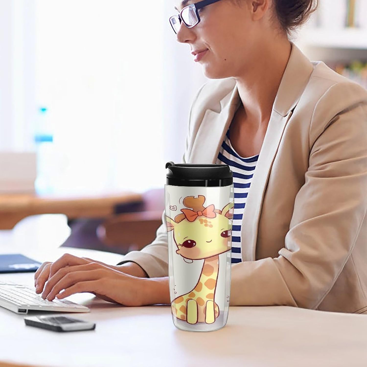 Cute Bow Giraffe Coffee Cup Reusable Portable Water Bottle with Double-Walled Plastic,Coffee Mug for Hot & Cold Drinks, Cup Holder Friendly 350ml