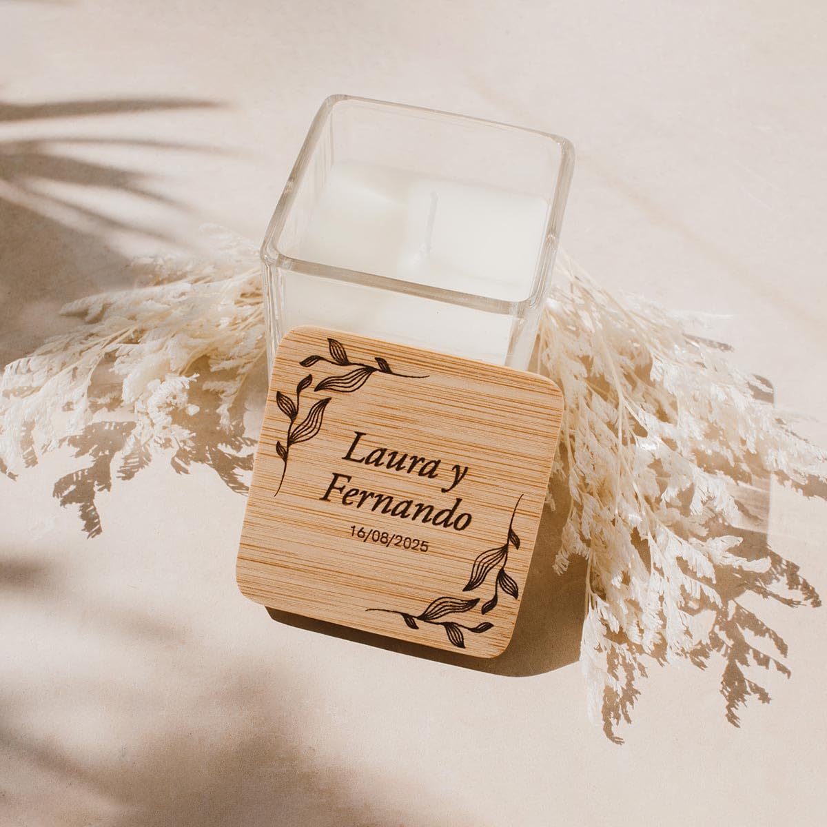 Vela aromática personalizada boda con tapa de madera – Pack de 50 Velas decorativas con nombre y fecha, detalle invitados elegante
