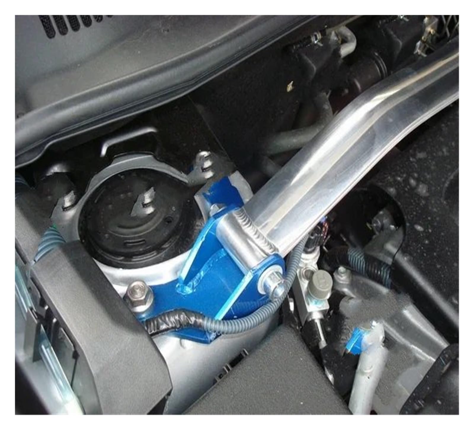 Łącznik Stabilizatora Przód Tył Pasuje do Toyota RAV4 Geely GX7 Rozpórka zawieszenia Akcesoria samochodowe Stabilizator Bar Car Styling